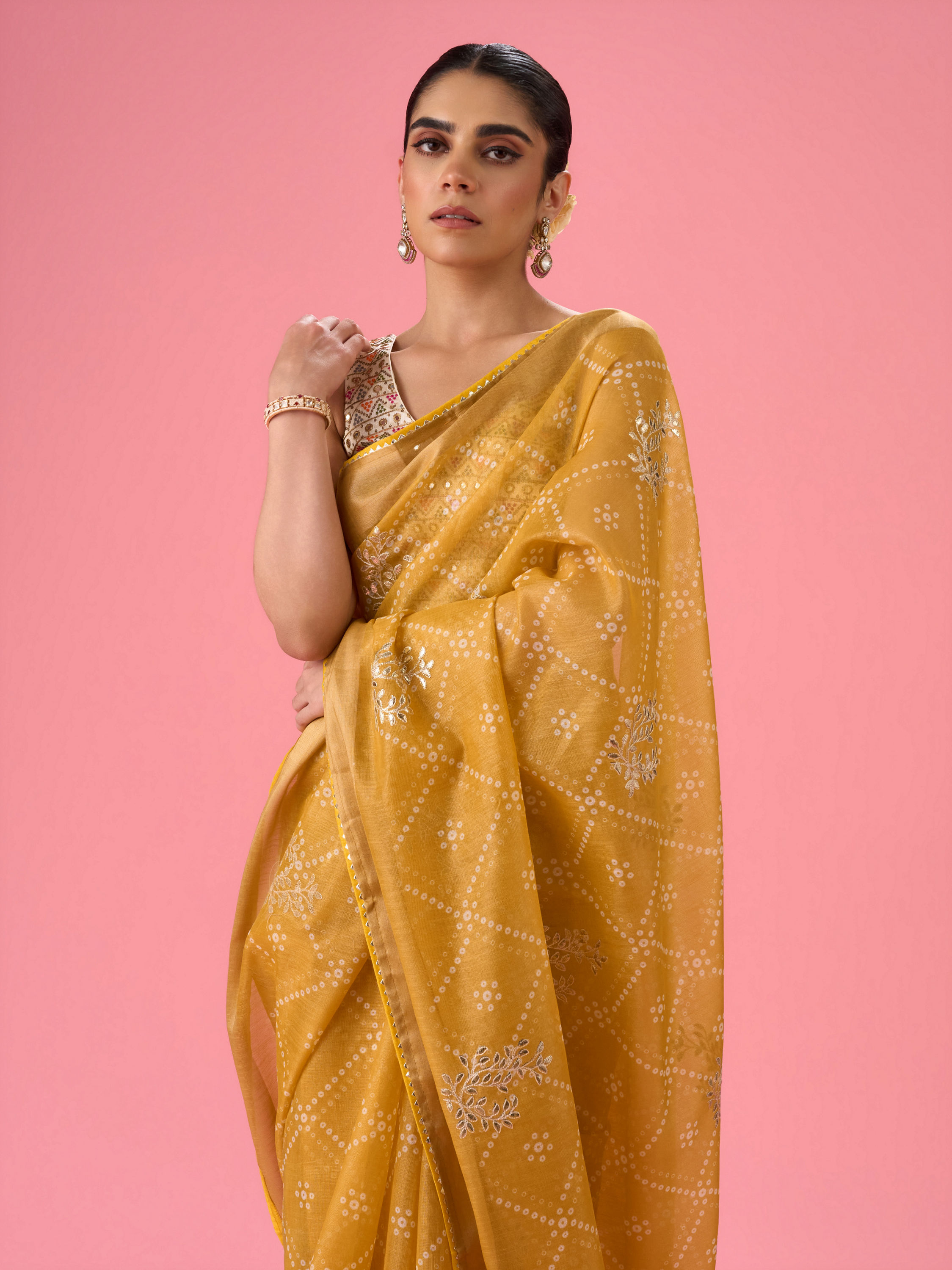Mohey Women Vibrant Solstice Yellow Saree