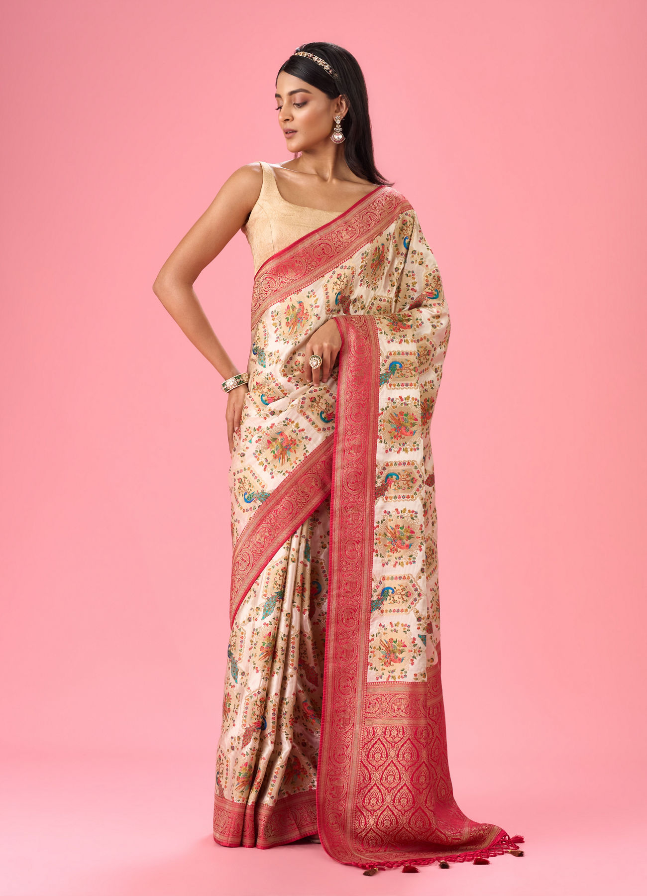 Mohey Women Dazzling Cream Banarasi Saree Ensemble