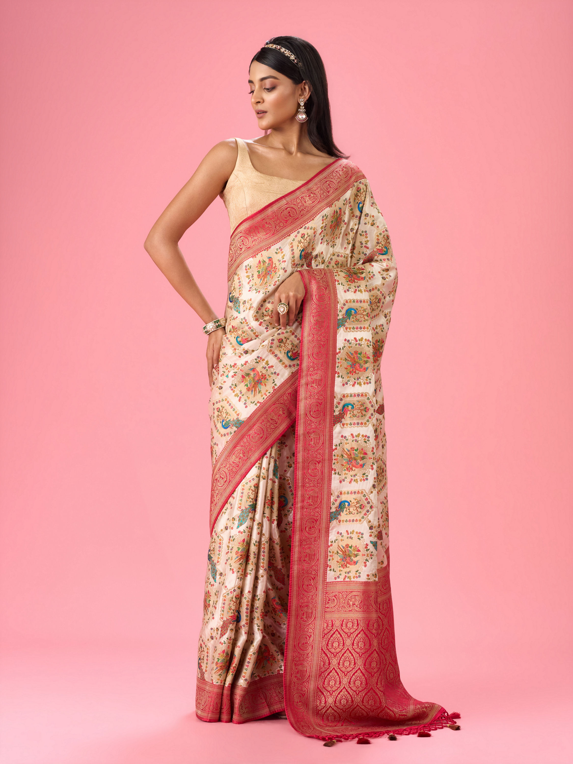 Mohey Women Dazzling Cream Banarasi Saree Ensemble