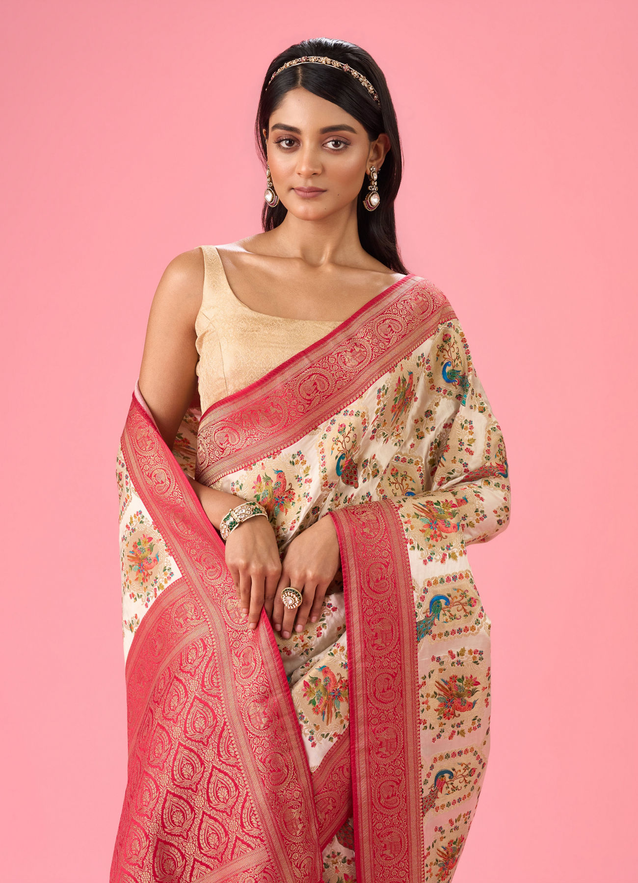 Mohey Women Dazzling Cream Banarasi Saree Ensemble
