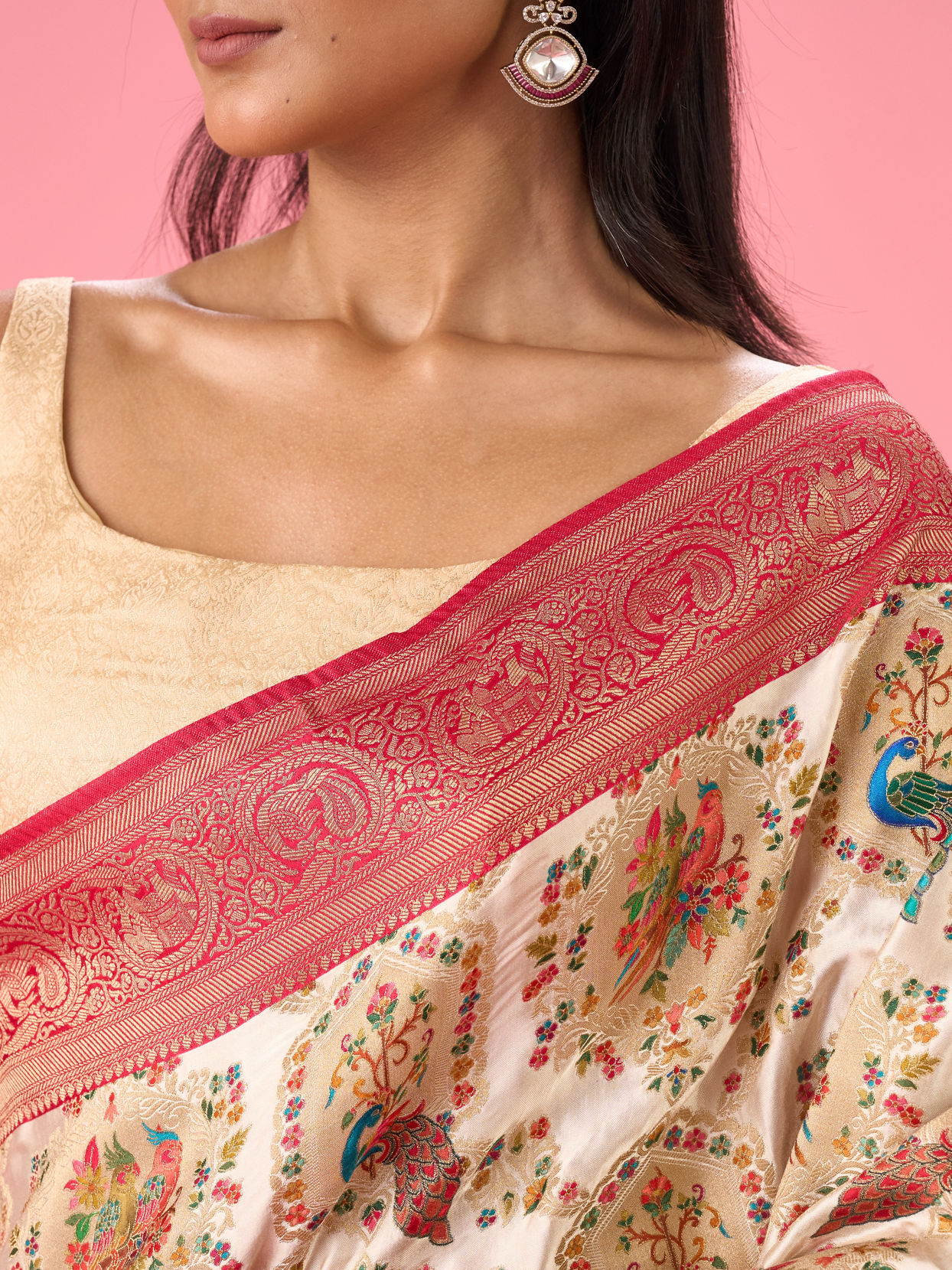 Mohey Women Dazzling Cream Banarasi Saree Ensemble