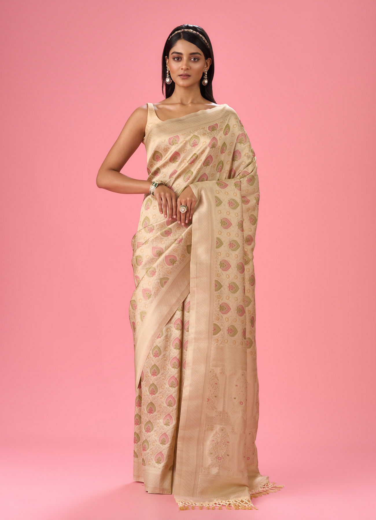 Mohey Women Cream Elegance Saree