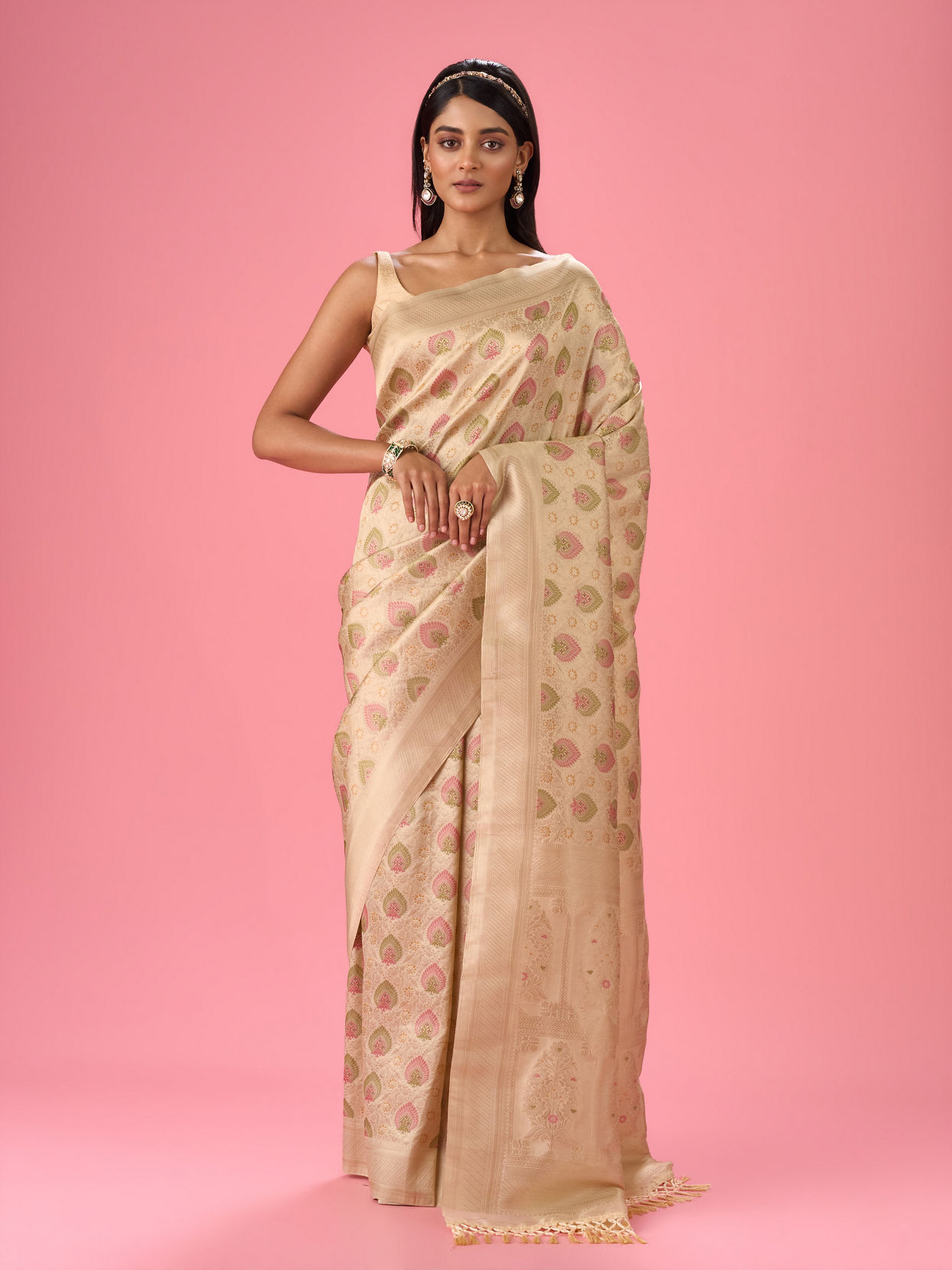 Mohey Women Cream Elegance Saree