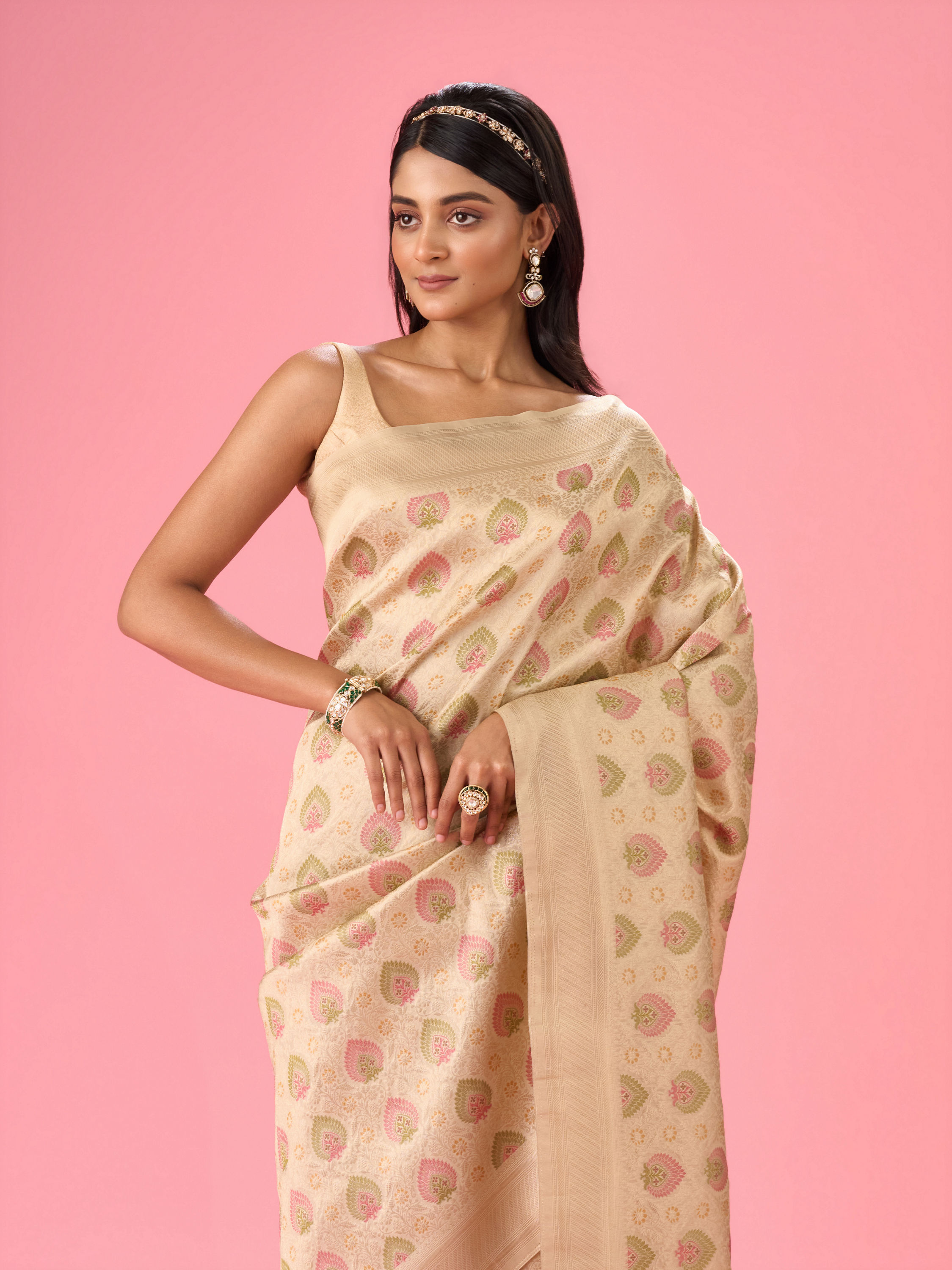 Mohey Women Cream Elegance Saree