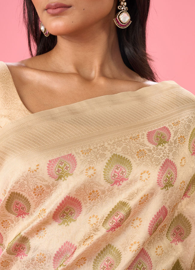 Mohey Women Cream Elegance Saree