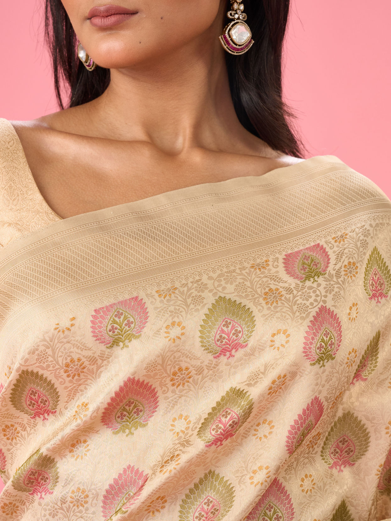 Mohey Women Cream Elegance Saree