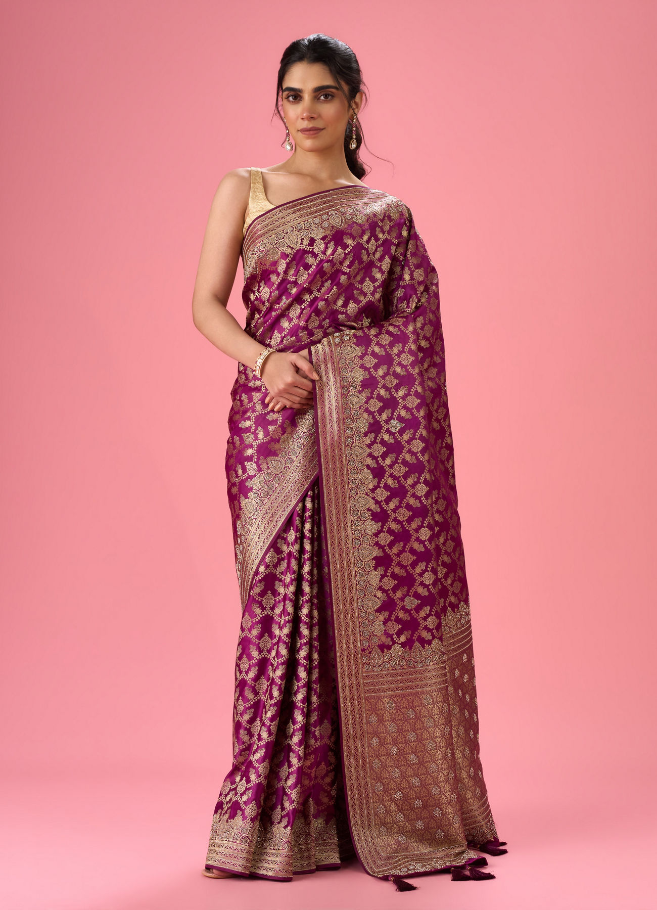 Mohey Women Elegant Wine Saree