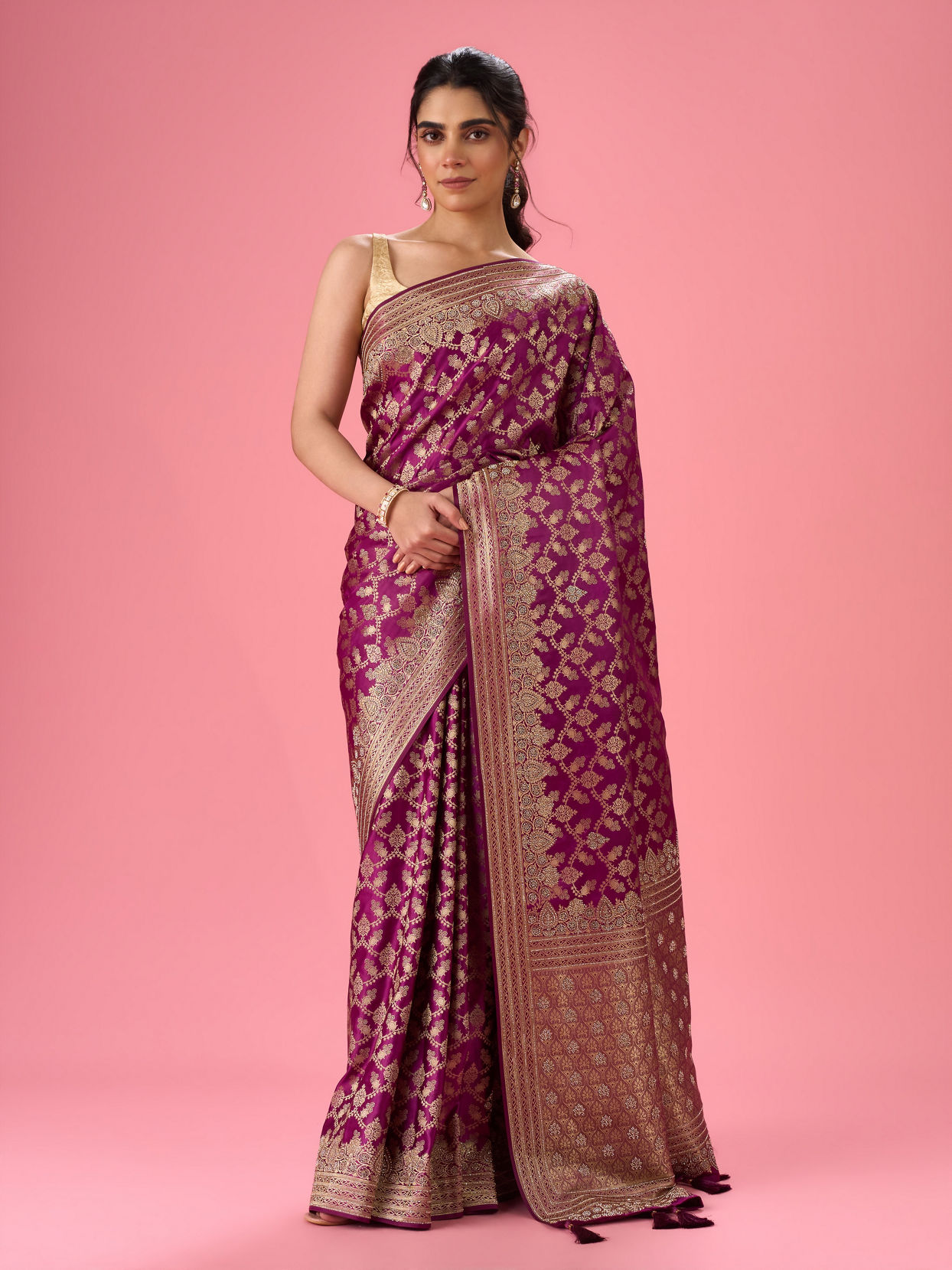 Mohey Women Elegant Wine Saree