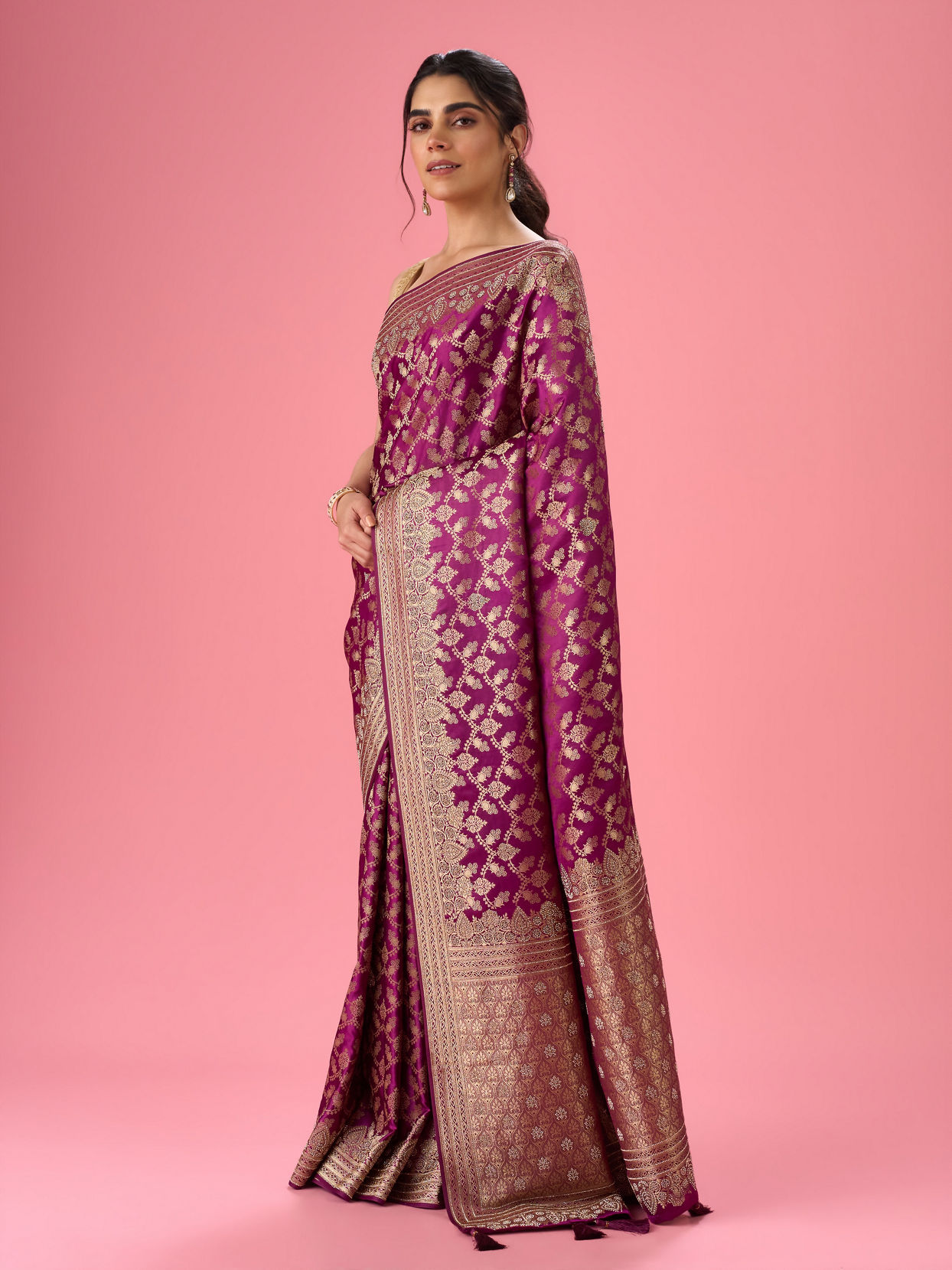 Mohey Women Elegant Wine Saree