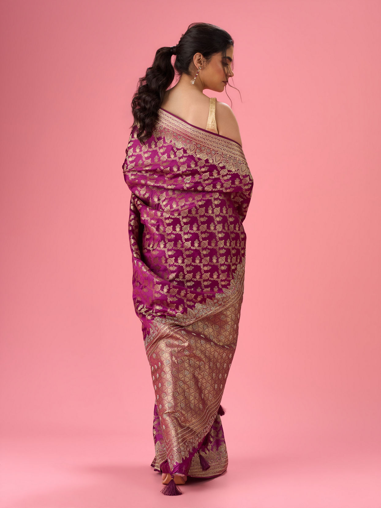 Mohey Women Elegant Wine Saree