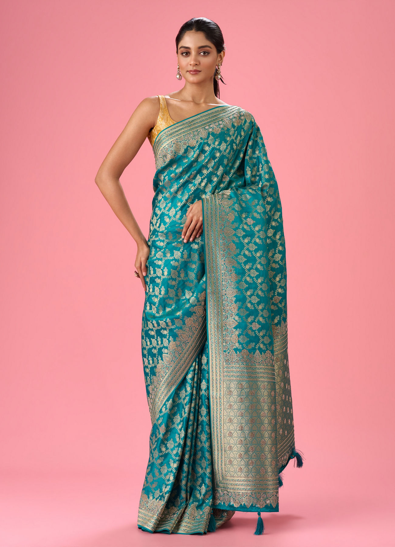 Mohey Women Luxurious Rama Green Saree