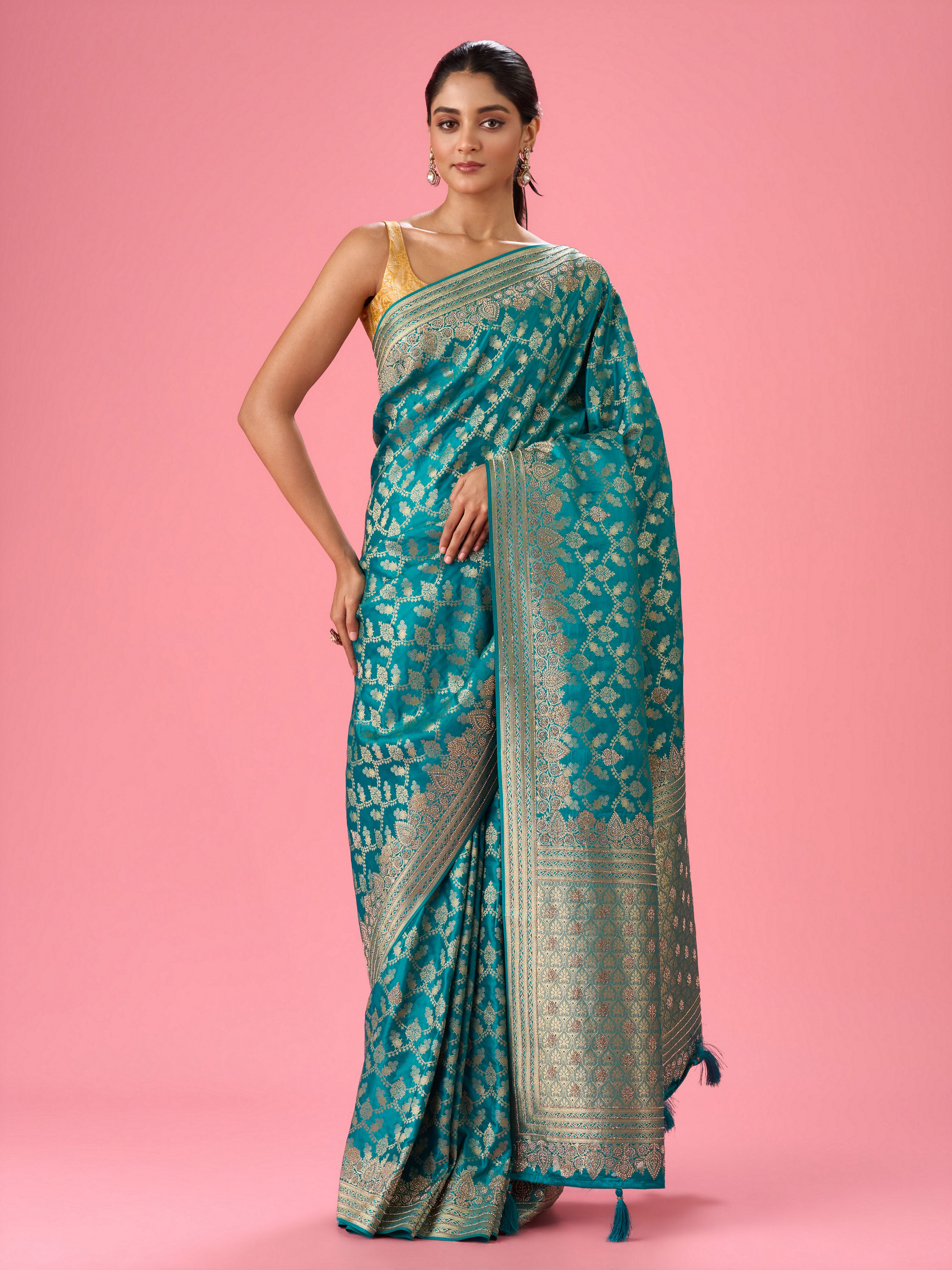 Mohey Women Luxurious Rama Green Saree