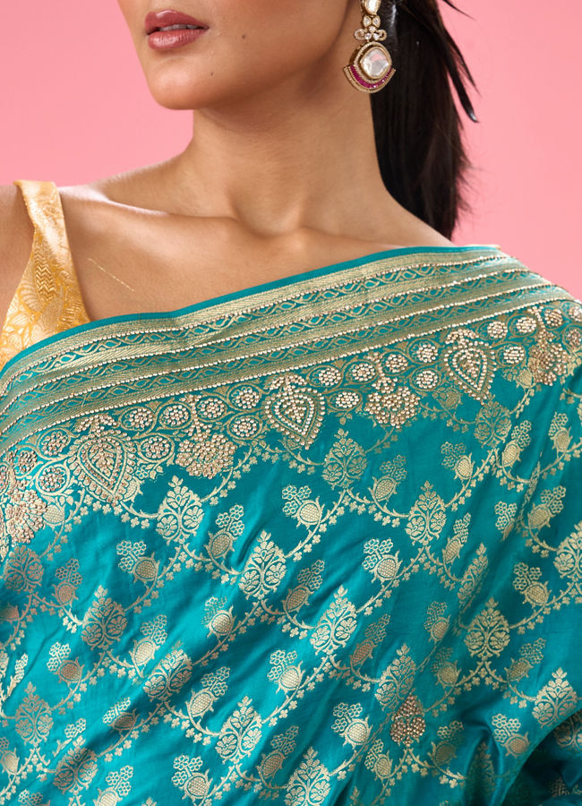 Mohey Women Luxurious Rama Green Saree