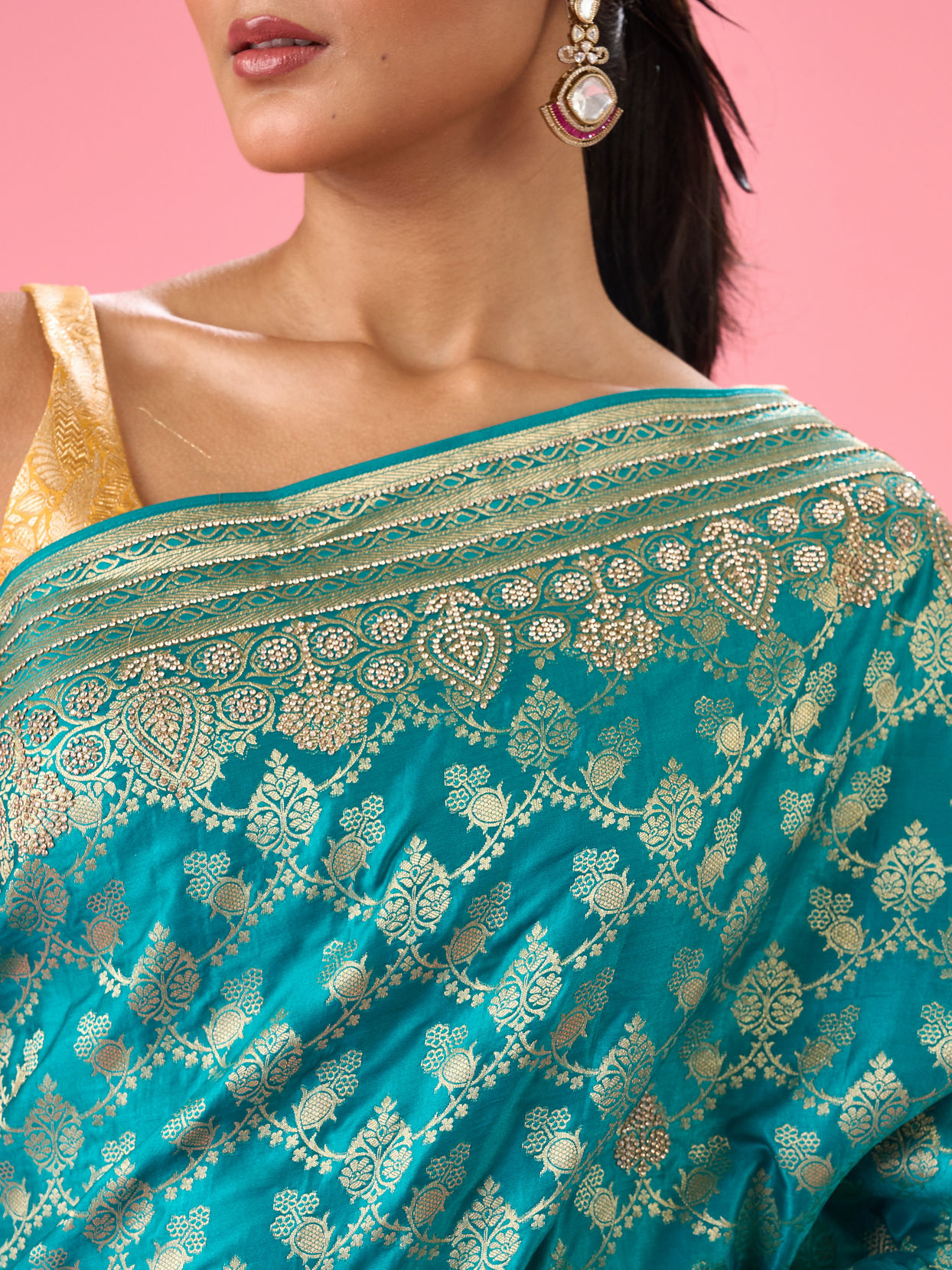 Mohey Women Luxurious Rama Green Saree