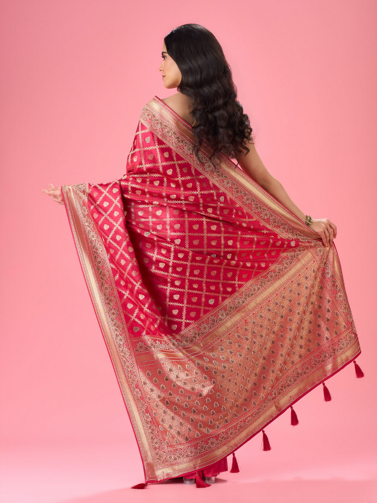 Mohey Women Regal Pink Art Silk Saree