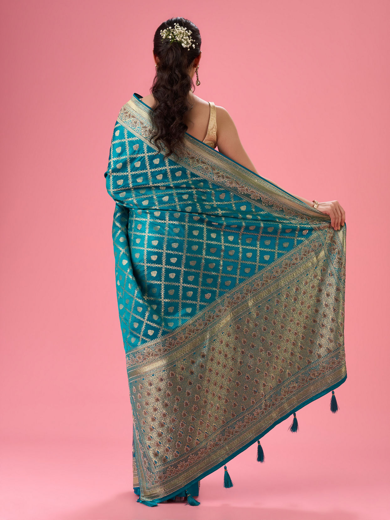 Mohey Women Ravishing Rama Green Banarasi Saree