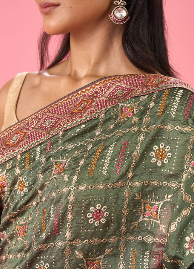 Mohey Women Emerald Elegance Saree