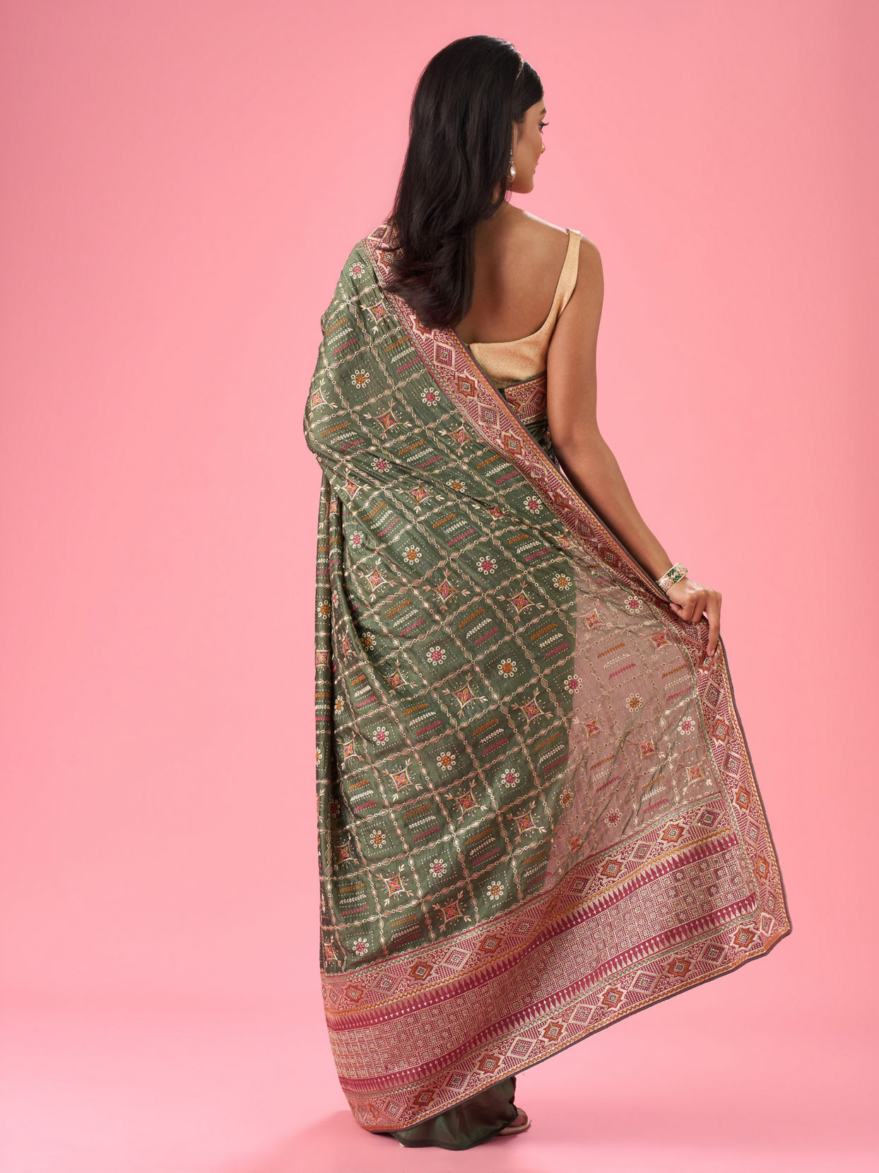 Mohey Women Emerald Elegance Saree