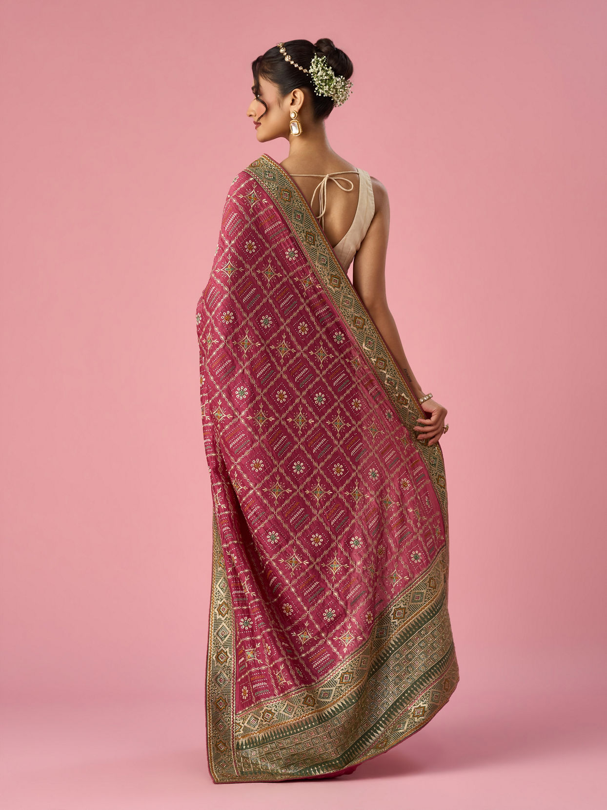 Mohey Women Pink Art Silk Saree with Stone and Thread Work