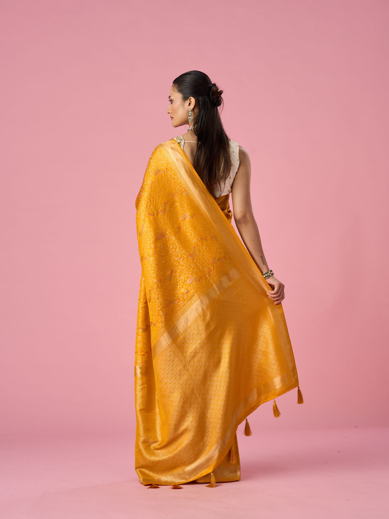 Mohey Women Mustard Yellow Silk Saree with Weave
