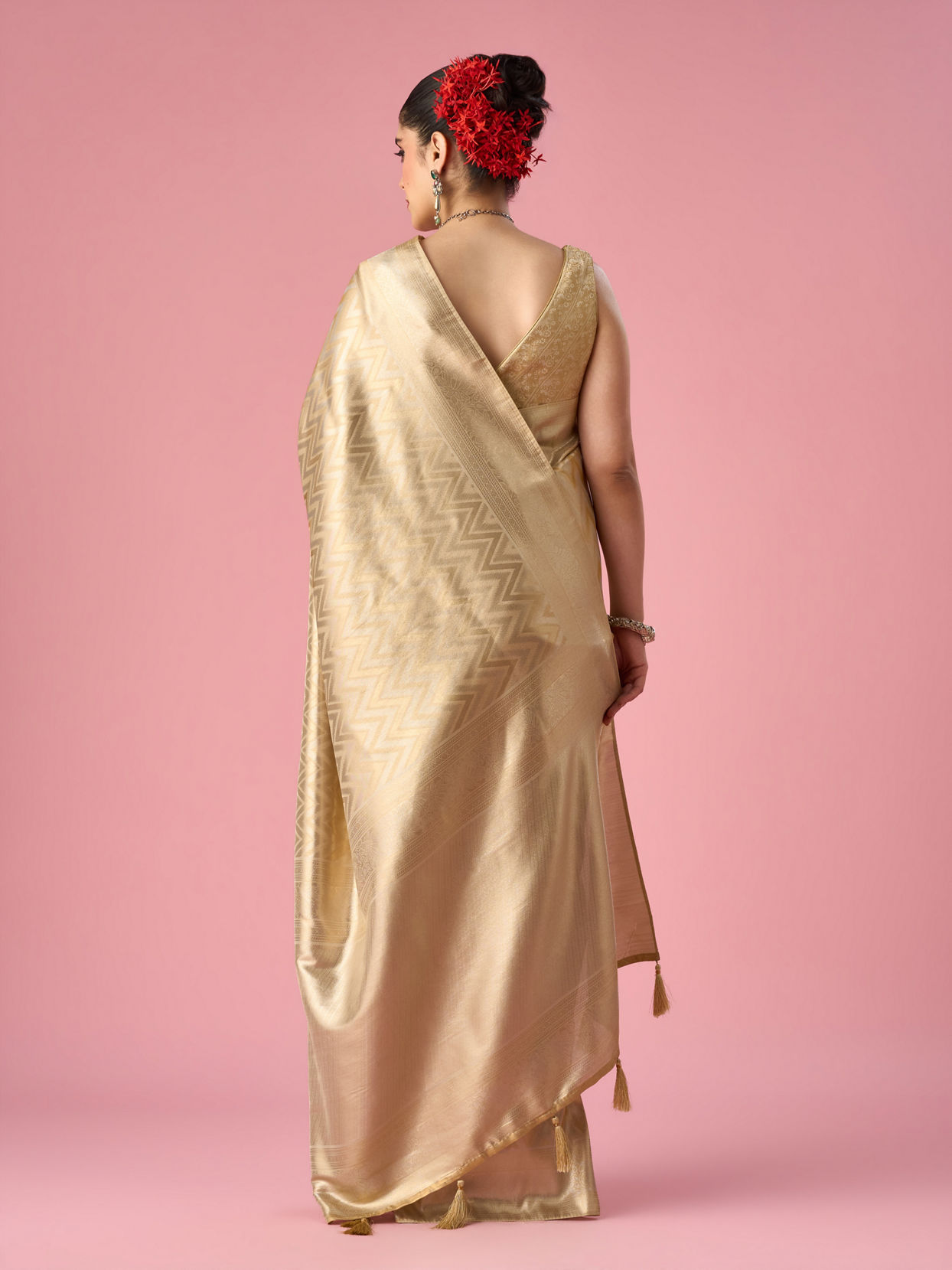 Mohey Women Cream Art Silk Banarasi Saree with Weave