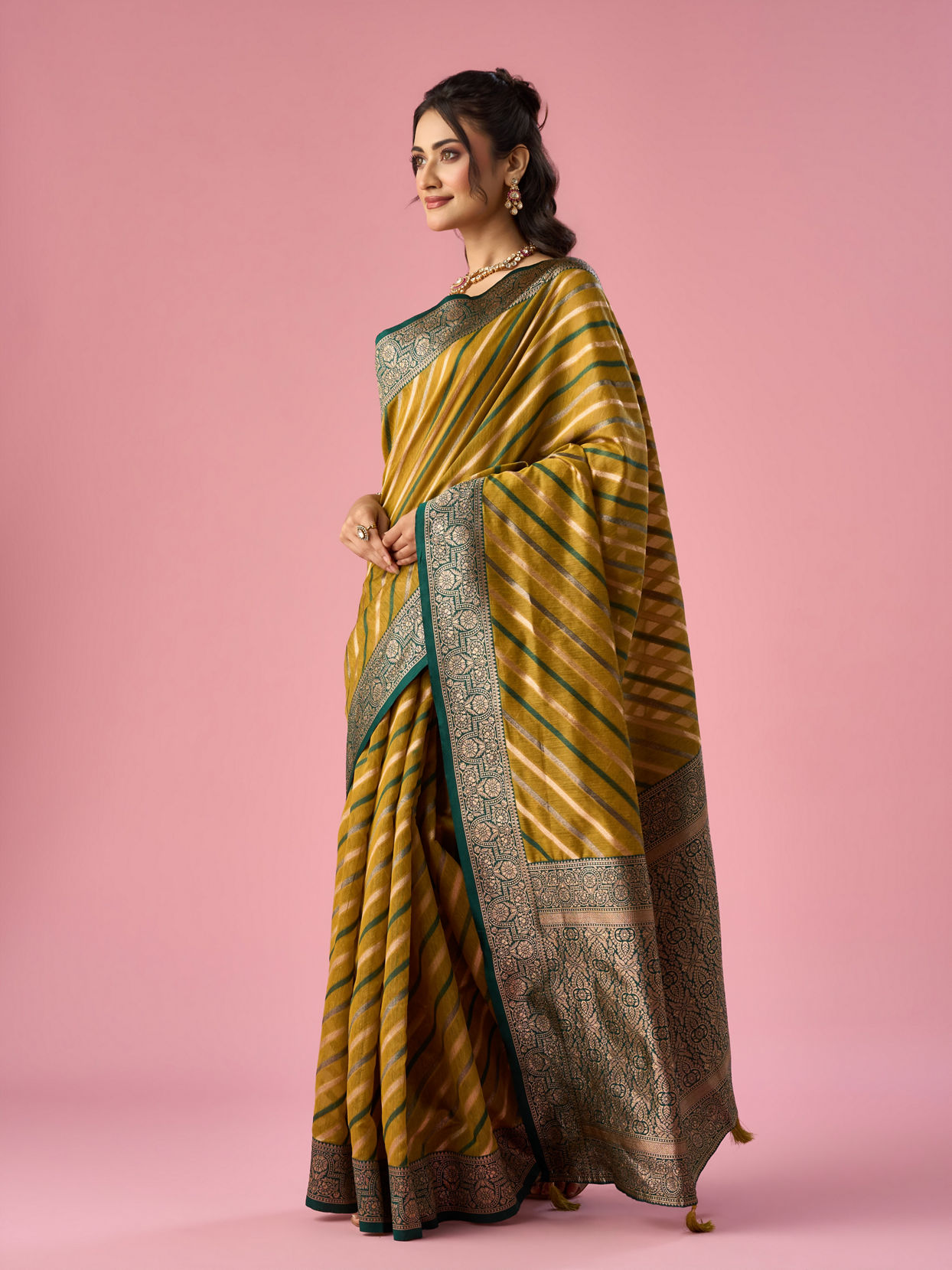 Mohey Women Green Art Silk Saree with Stripes