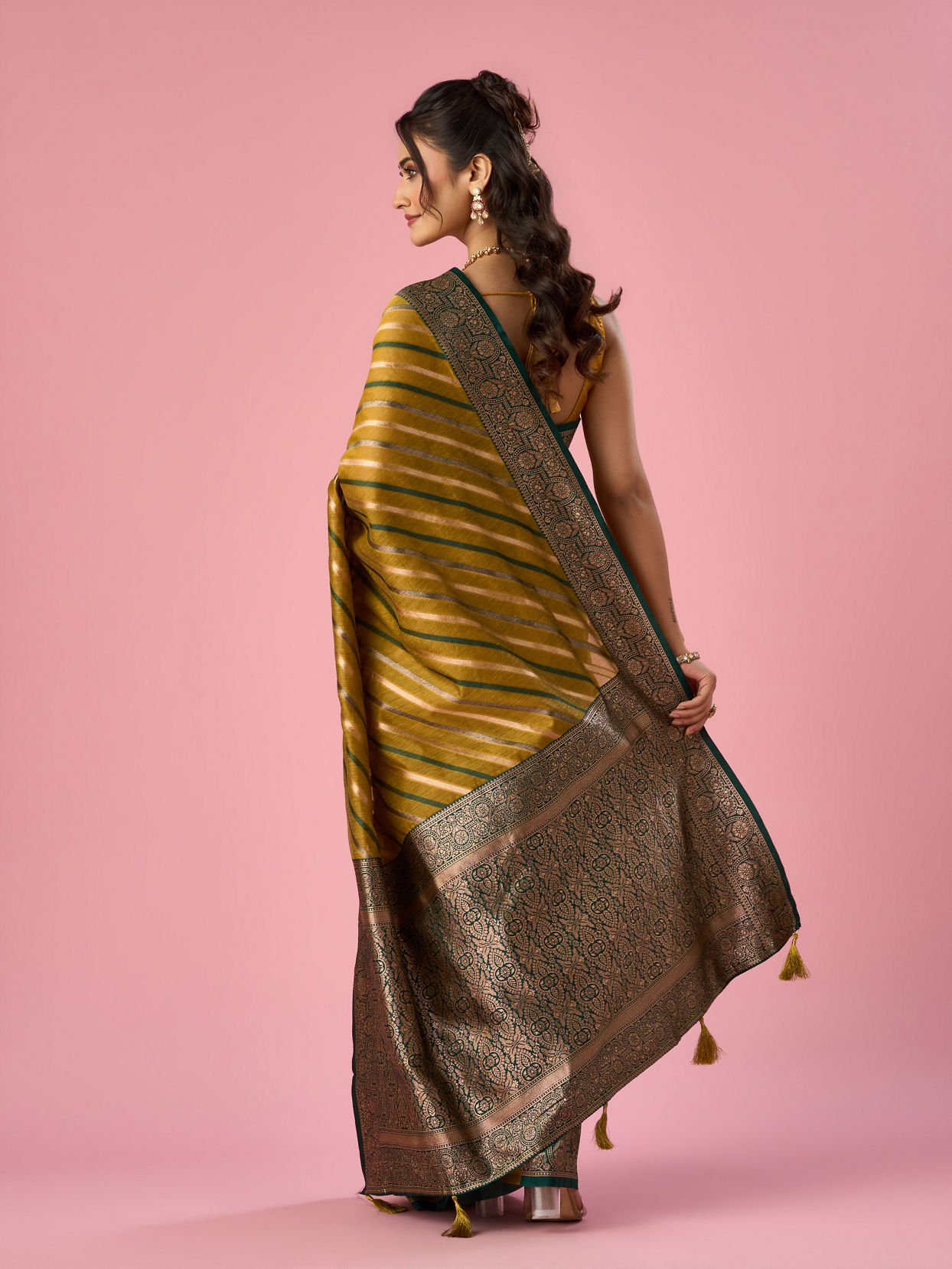 Mohey Women Green Art Silk Saree with Stripes