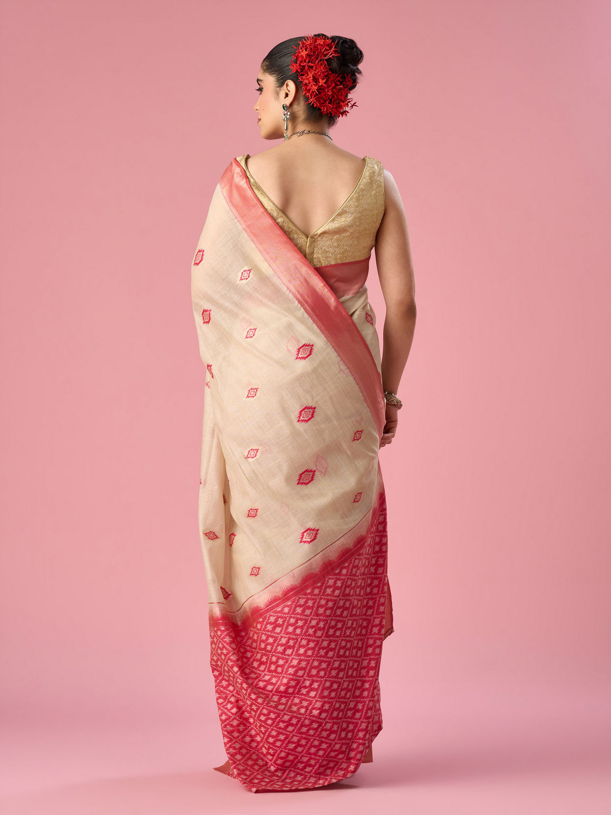 Mohey Women Pink Silk Saree with Weave Design