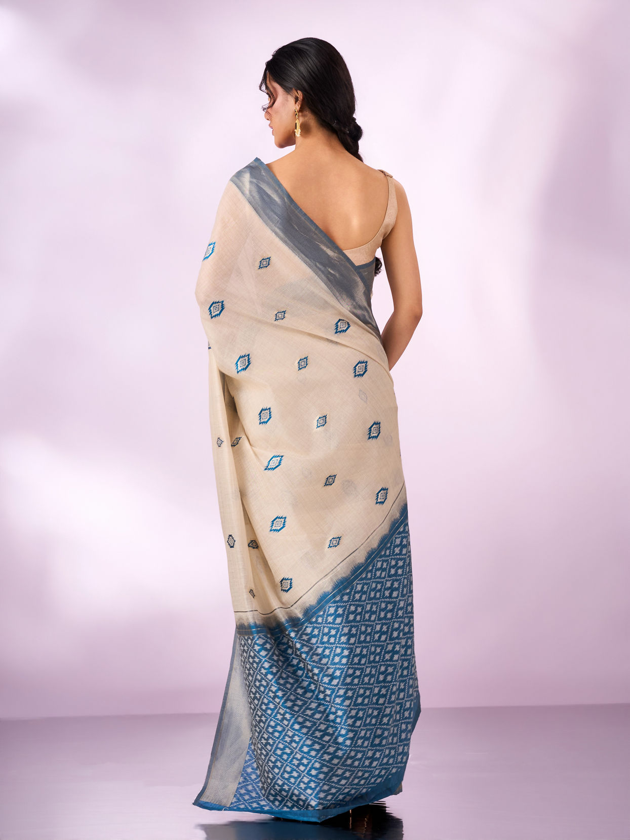 Mohey Women Indigo Blue Silk Saree with Weave