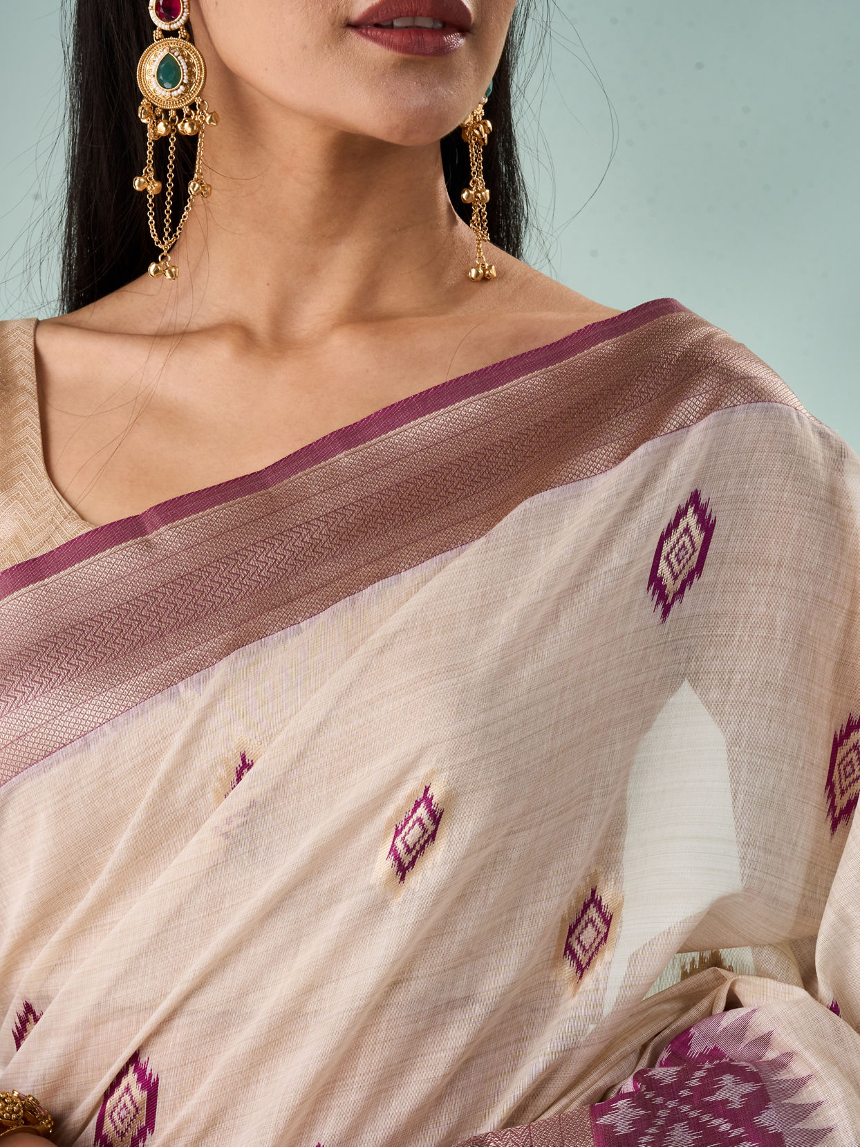 Mohey Women Purple Silk Saree with Weave