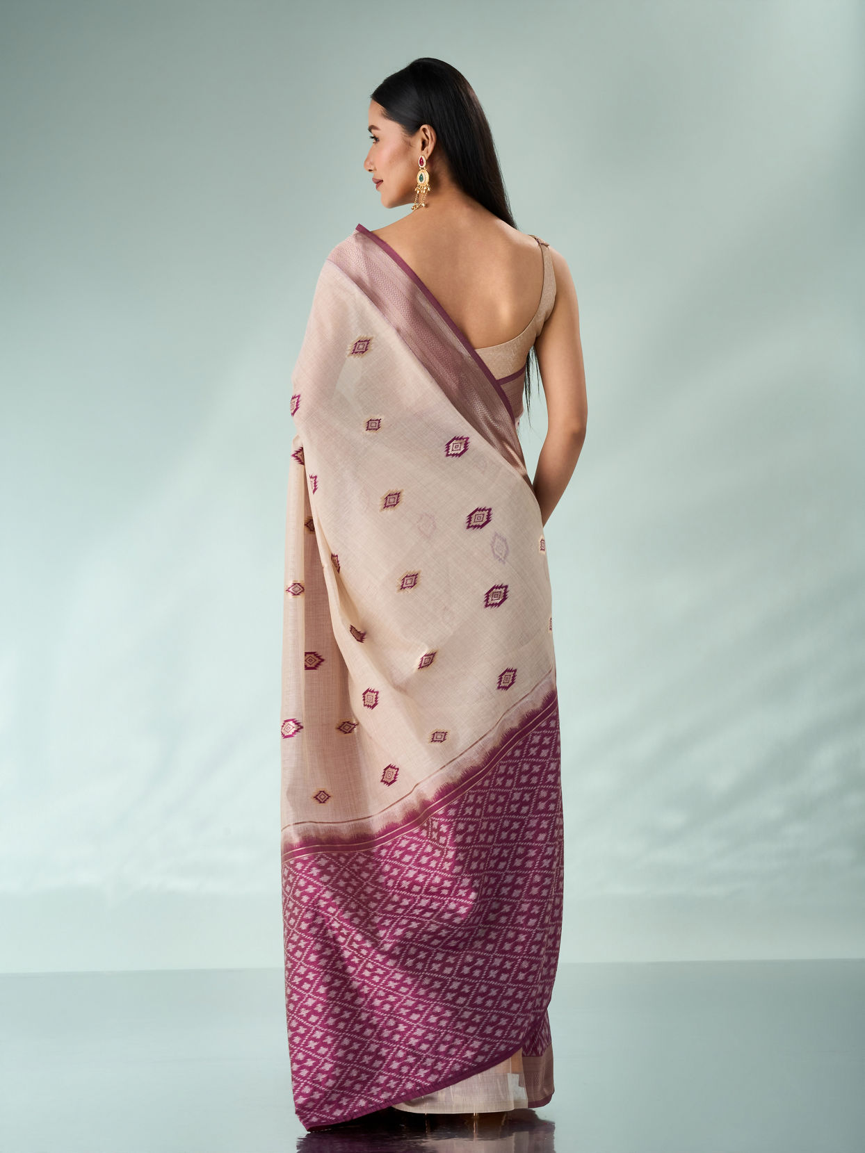 Mohey Women Purple Silk Saree with Weave