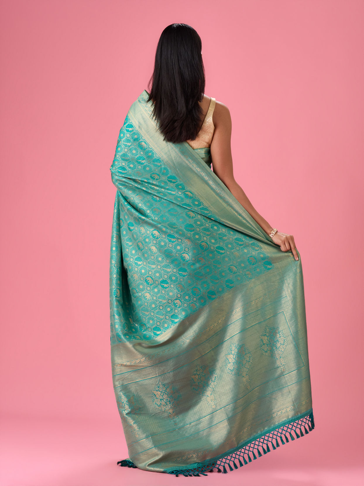 Mohey Women Lush Sea Green Elegance Saree