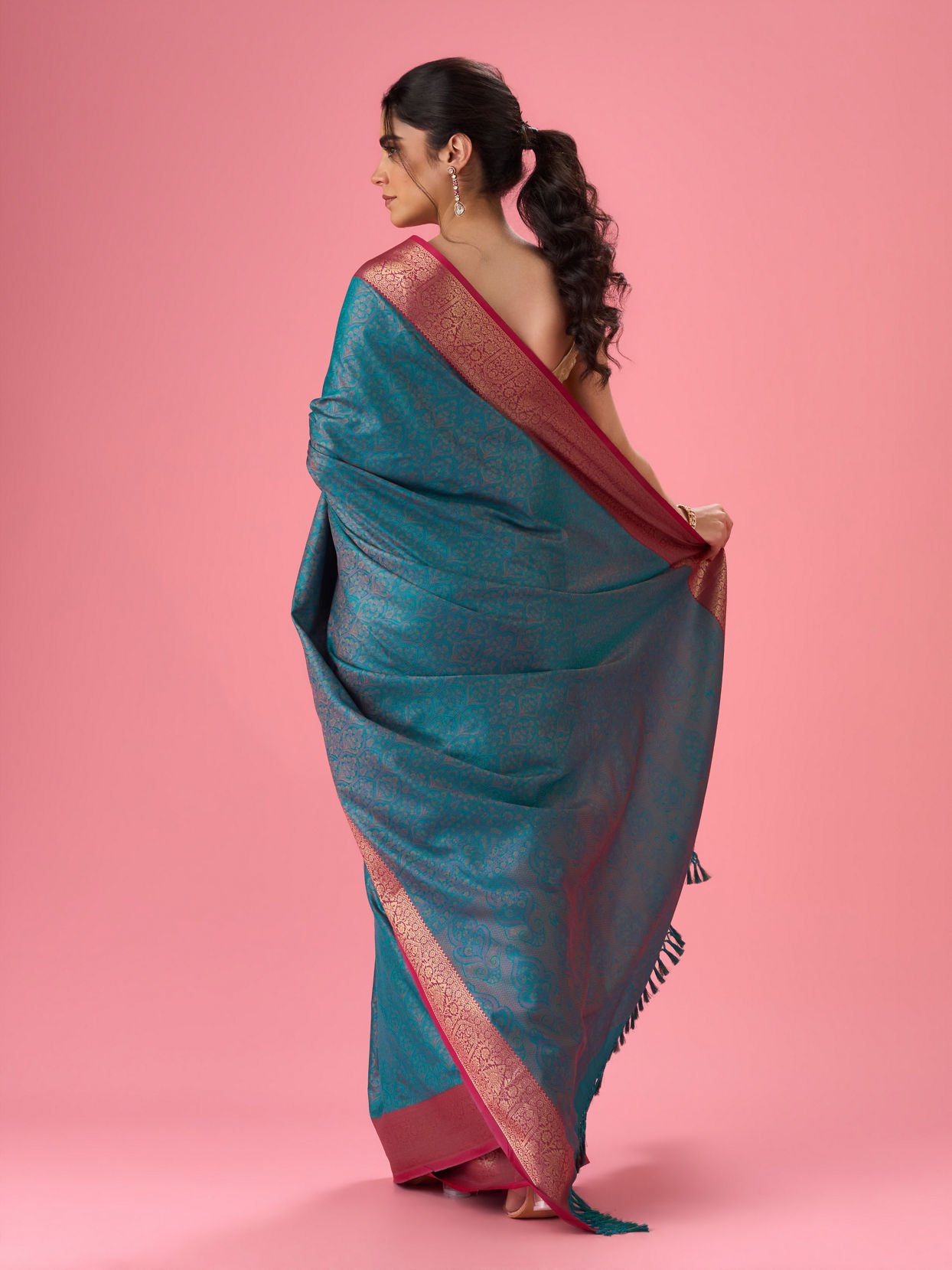 Mohey Women Emerald Elegance Art Silk Saree