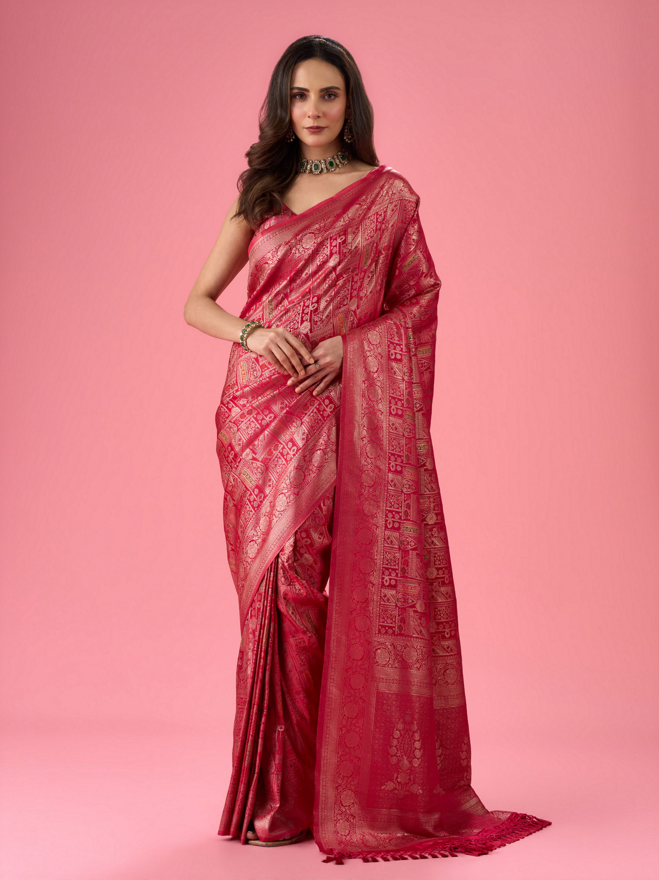 Mohey Women Elegant Pink Mystique Saree