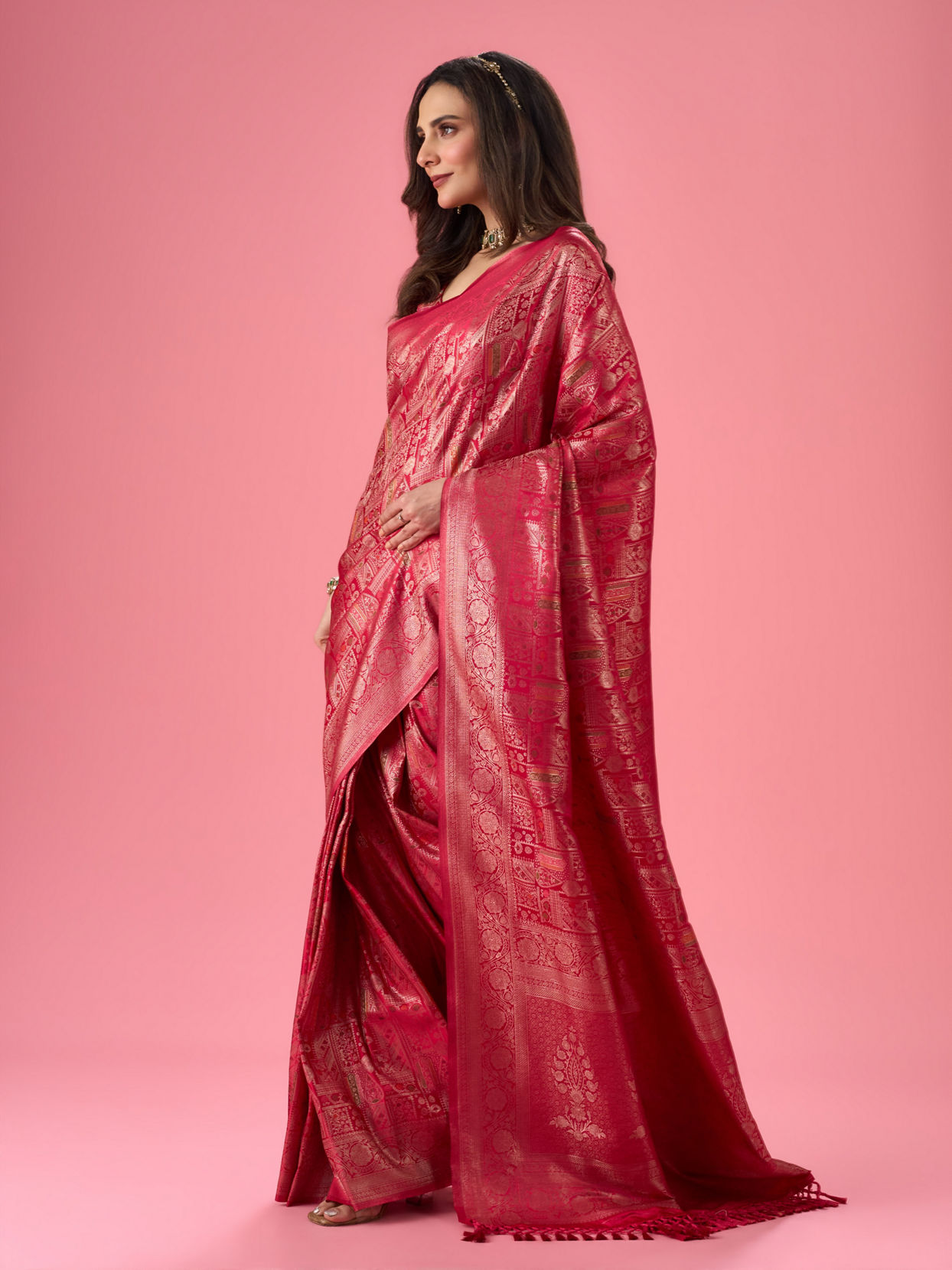 Mohey Women Elegant Pink Mystique Saree