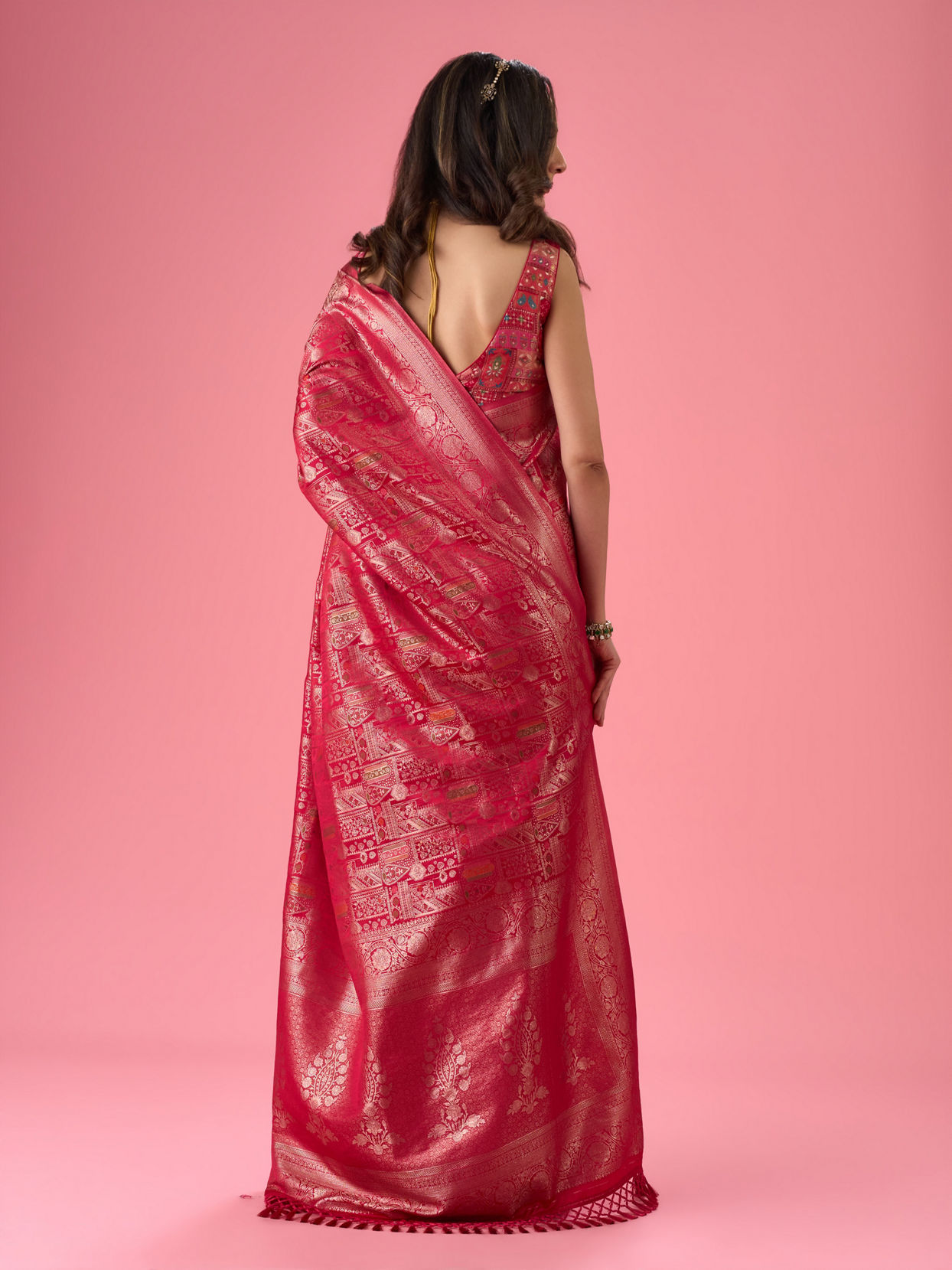 Mohey Women Elegant Pink Mystique Saree