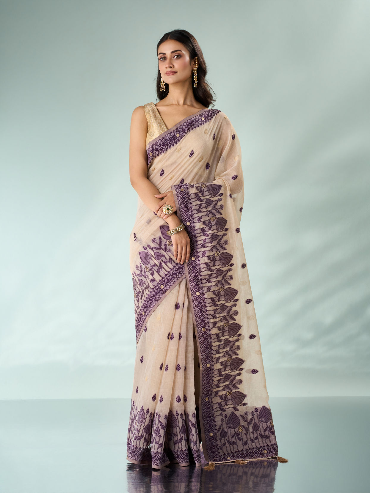 Mohey Women Purple Silk Saree with Weave Detail