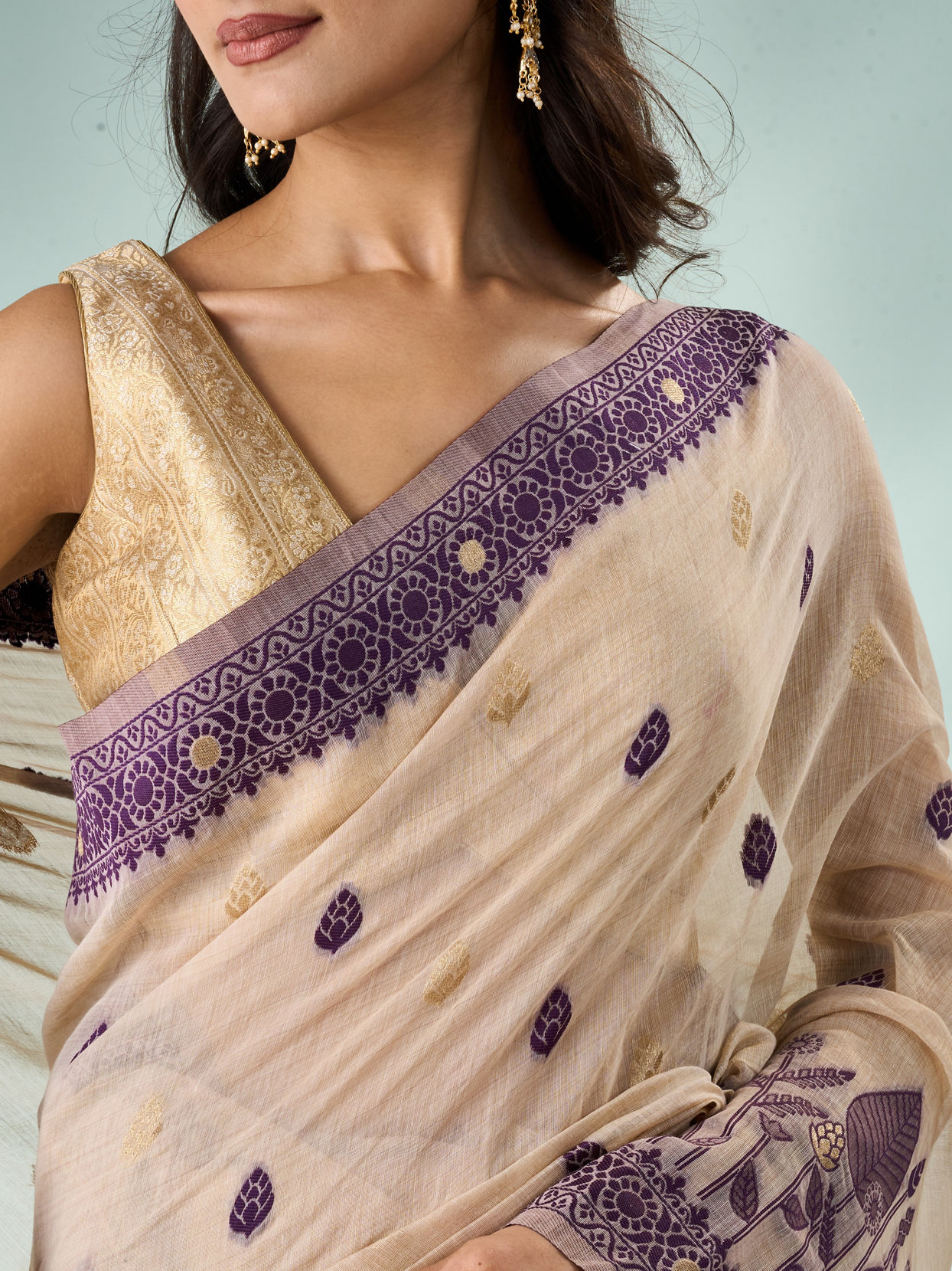 Mohey Women Purple Silk Saree with Weave Detail
