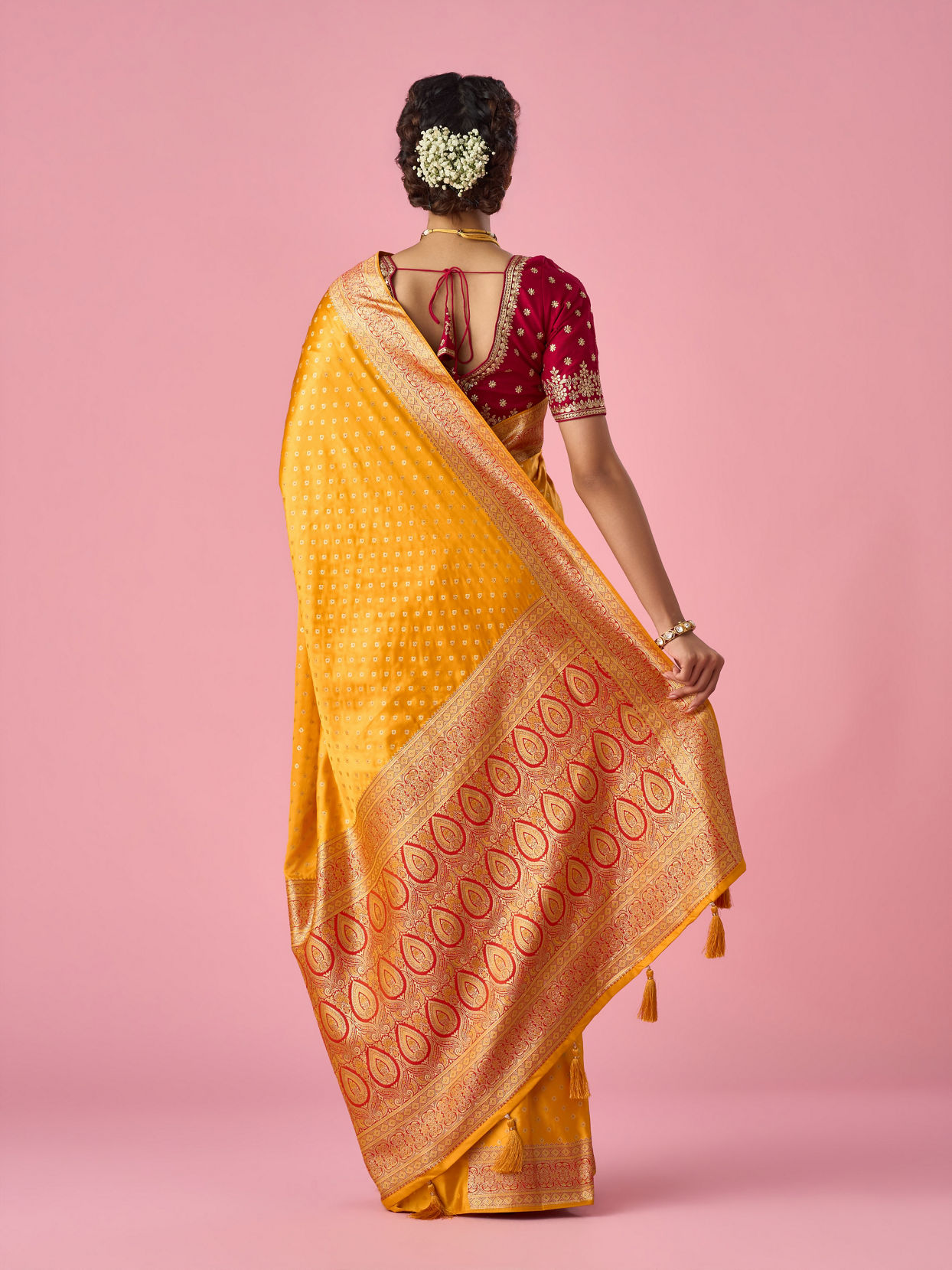 Mohey Women Mustard Yellow Silk Banarasi Saree with Weave Design