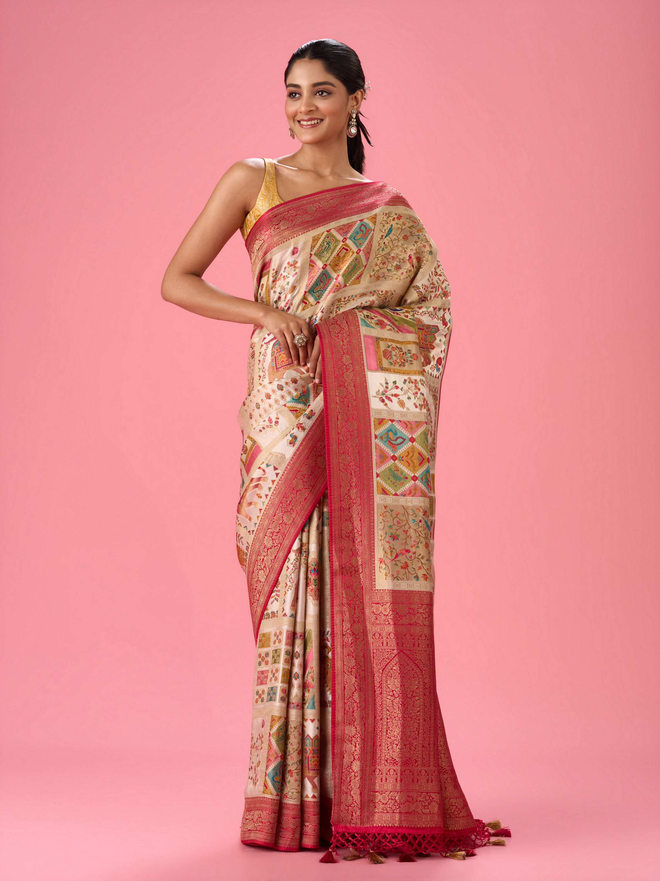 Mohey Women Cream Elegance Banarasi Saree