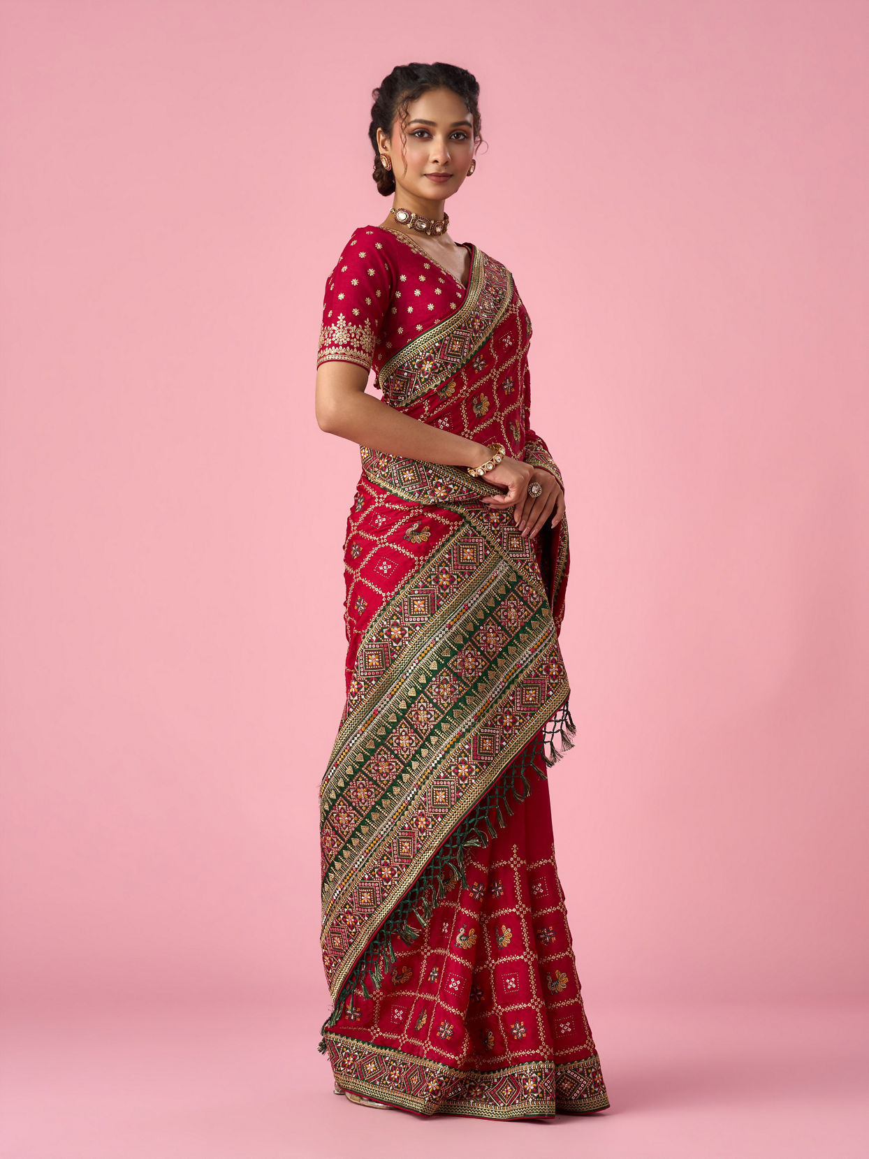 Mohey Women Pink Satin Saree with Zari Design