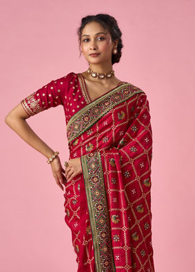Mohey Women Pink Satin Saree with Zari Design
