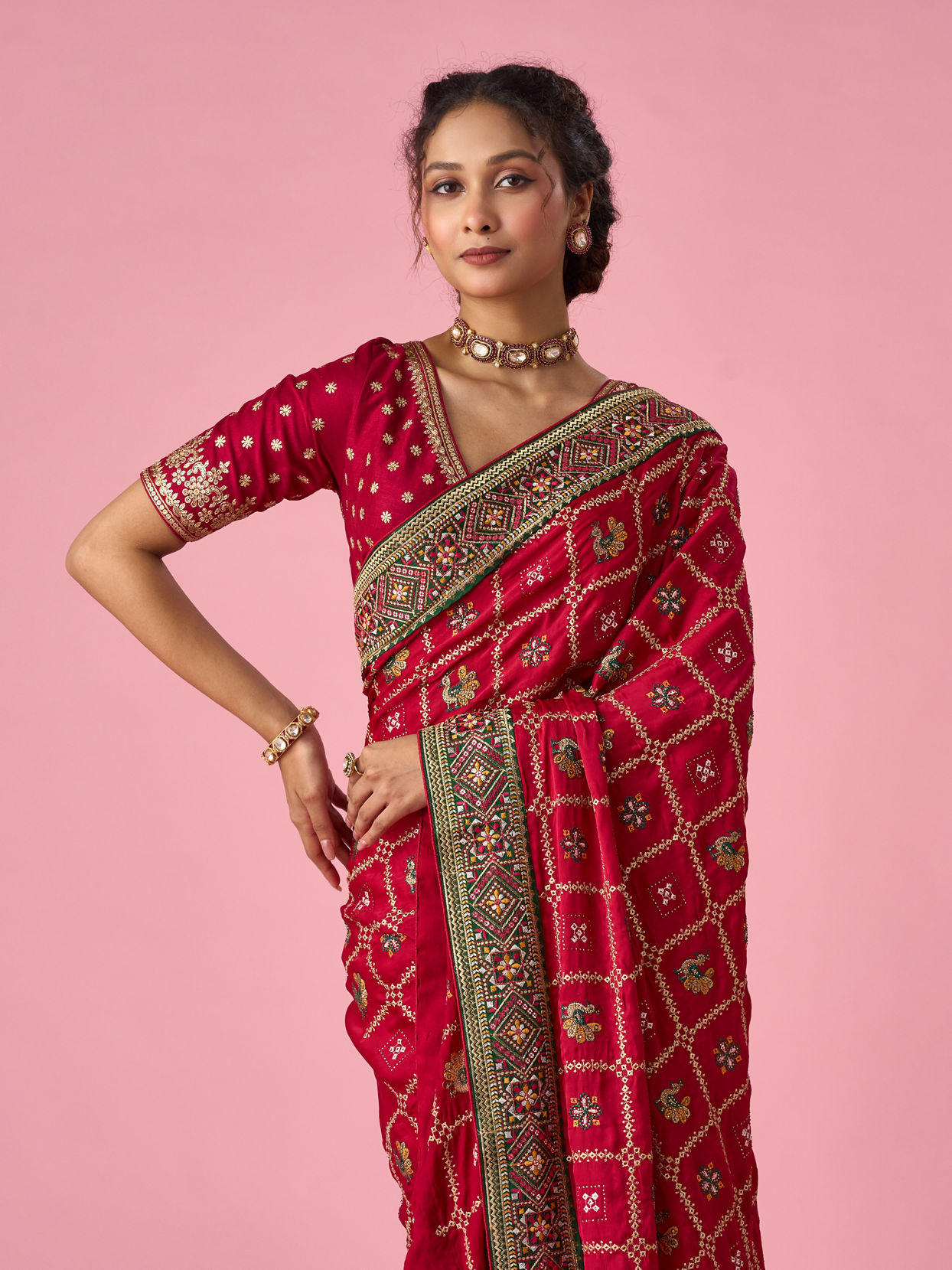 Mohey Women Pink Satin Saree with Zari Design