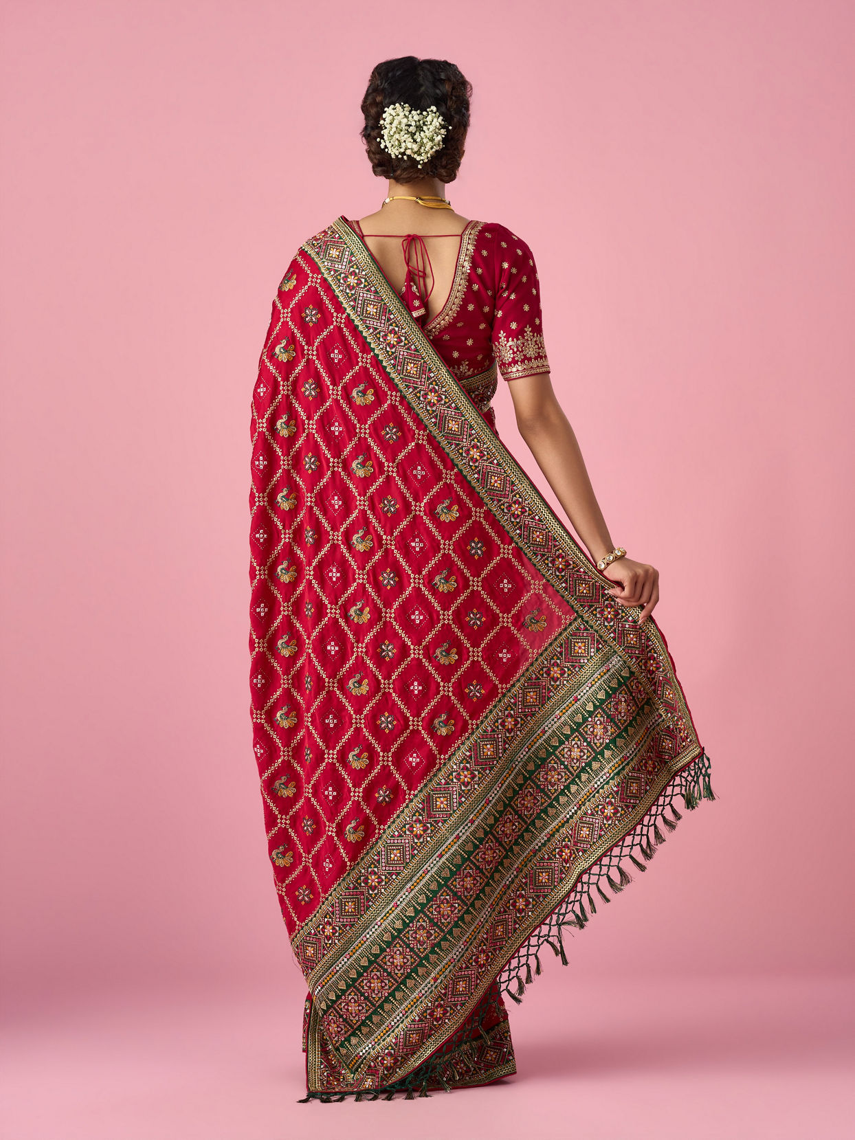 Mohey Women Pink Satin Saree with Zari Design
