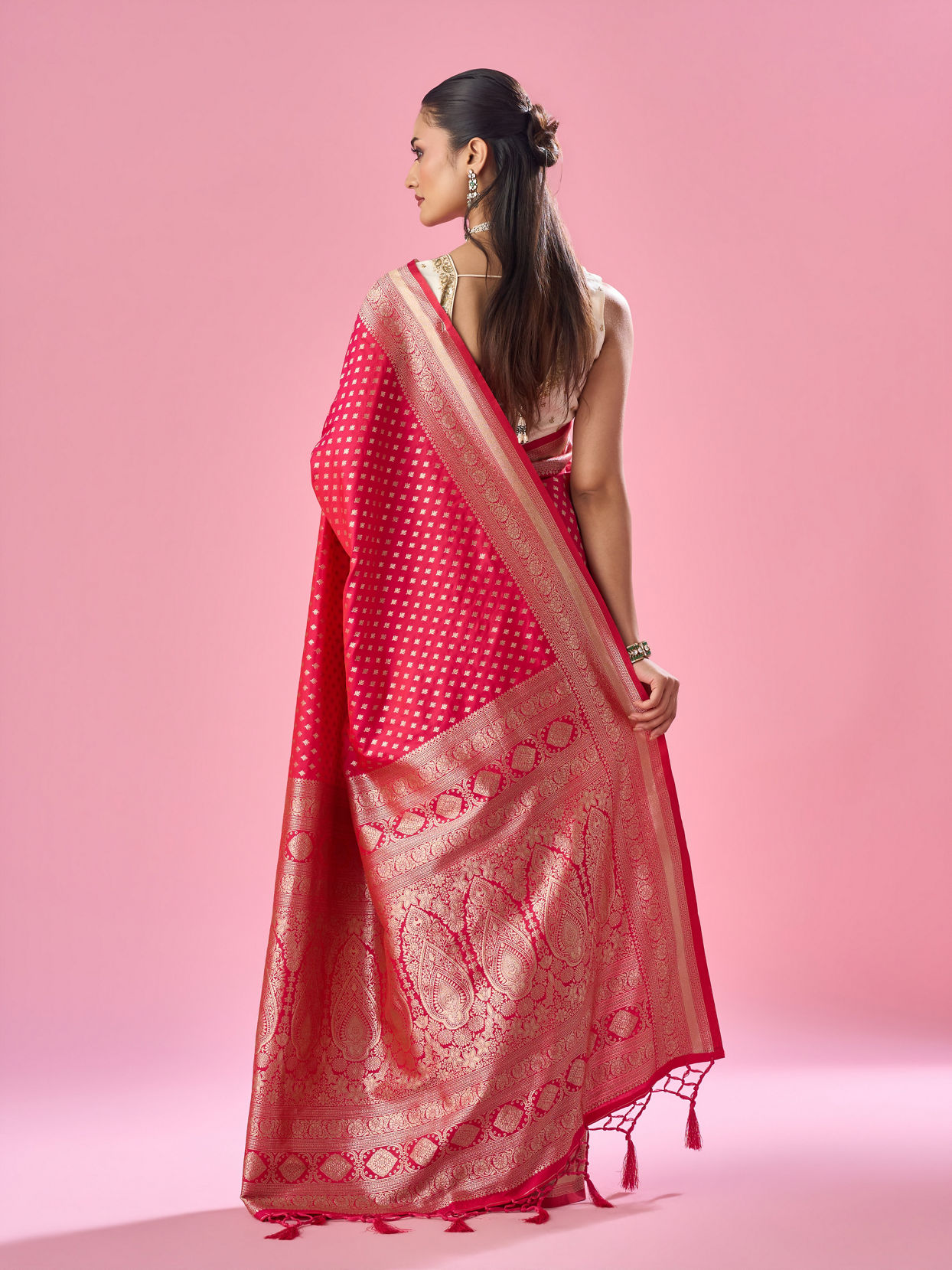 Mohey Women Pink Art Silk Saree with Weave Detail