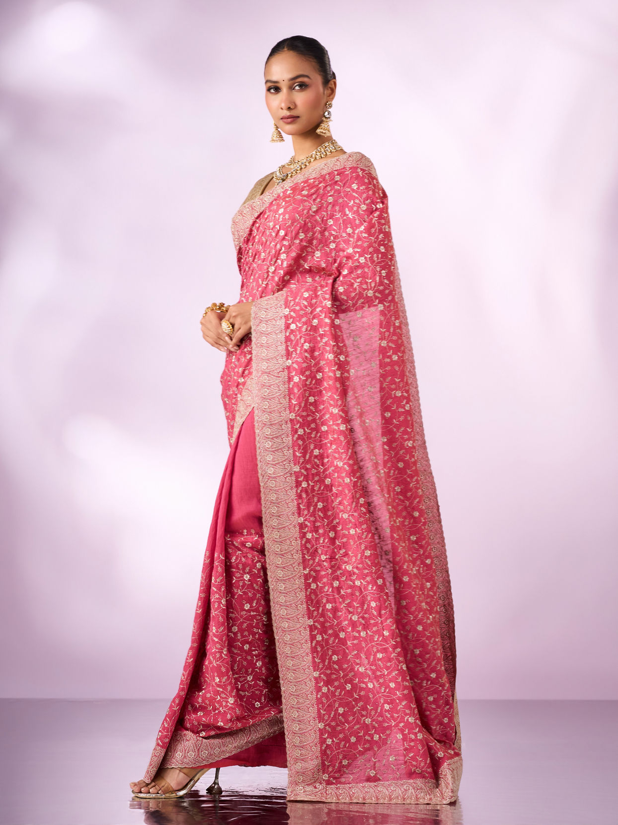Mohey Women Pink Crepe Saree with Stone Work