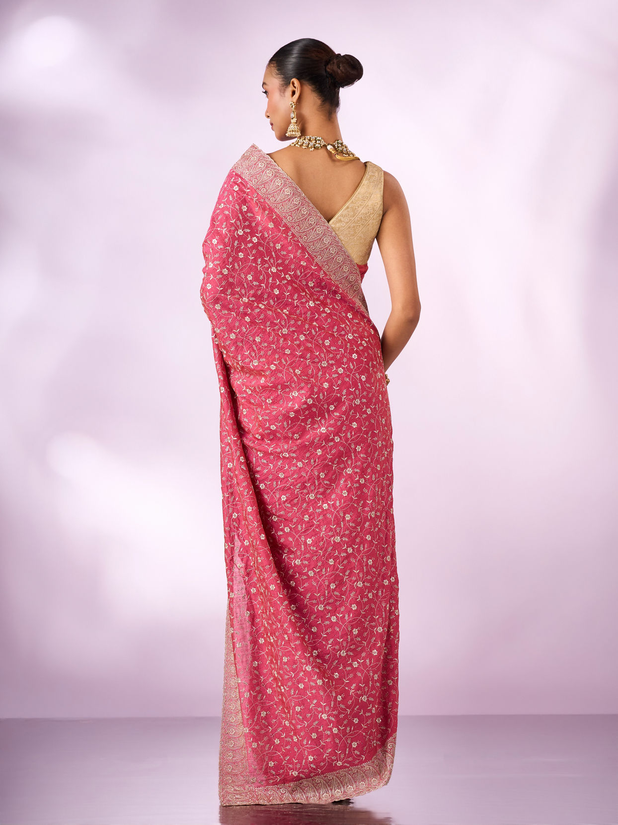 Mohey Women Pink Crepe Saree with Stone Work