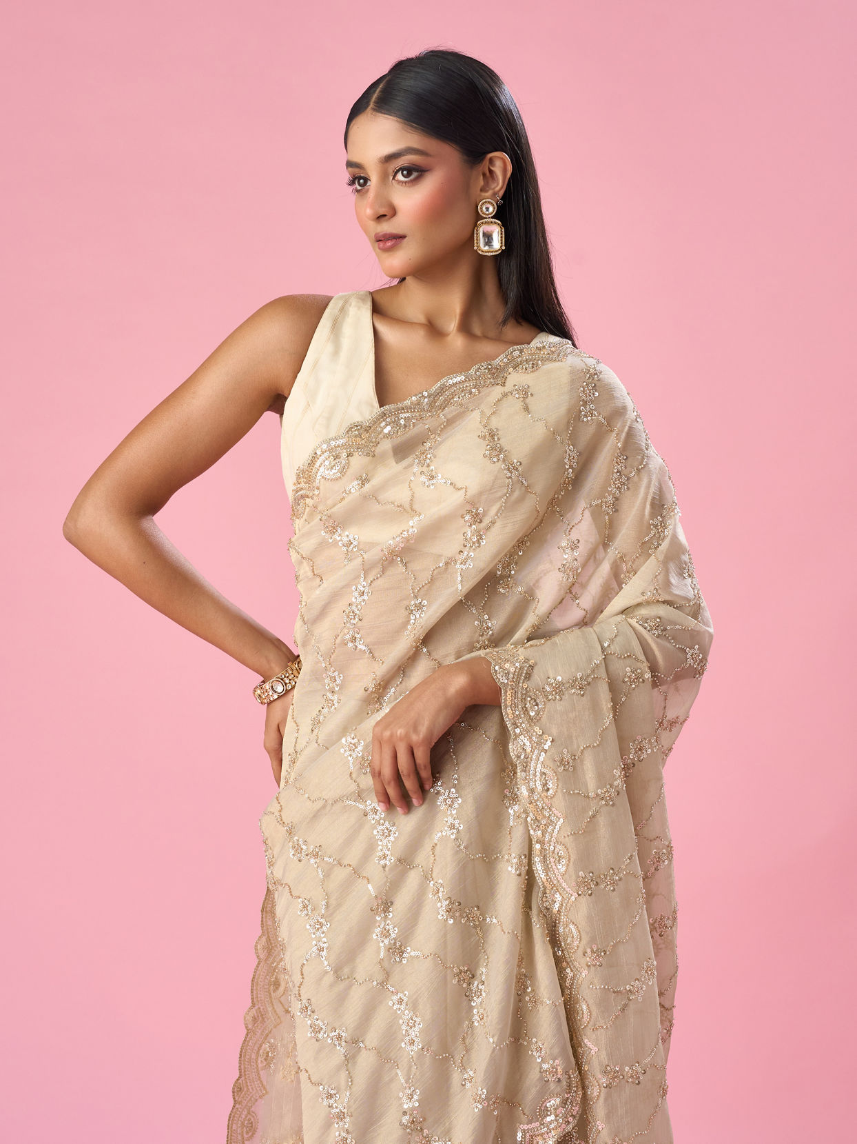 Mohey Women Cream Tissue Saree with Sequin Work