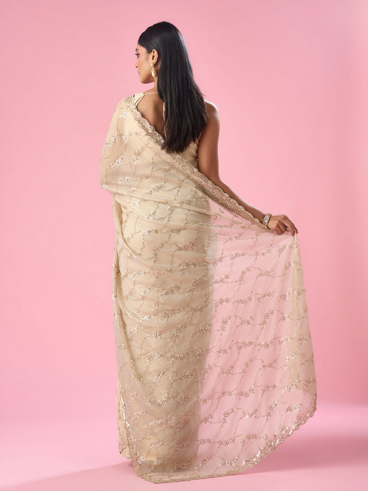 Mohey Women Cream Tissue Saree with Sequin Work