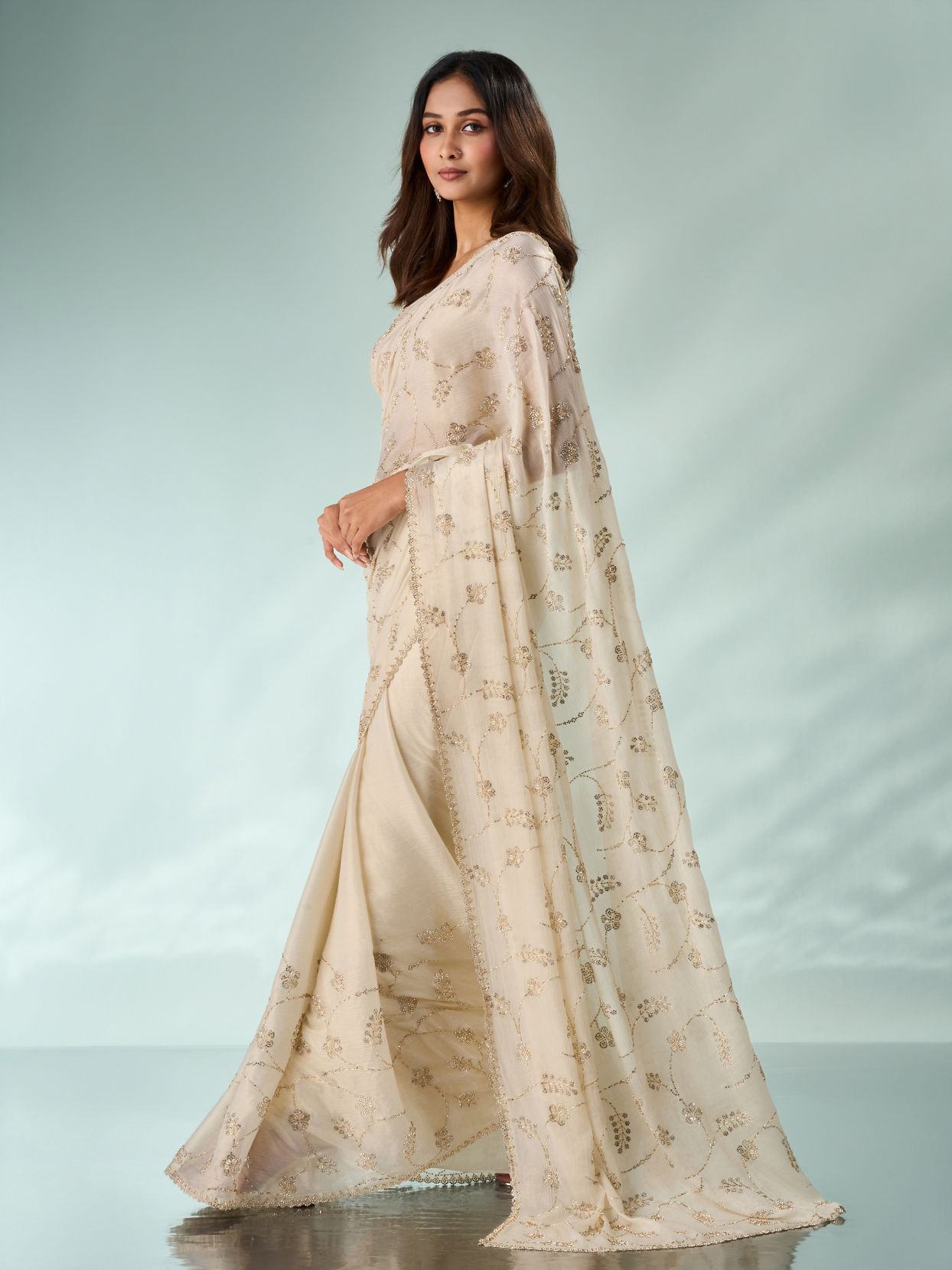 Mohey Women Cream Chiffon Saree with Cutdana Work
